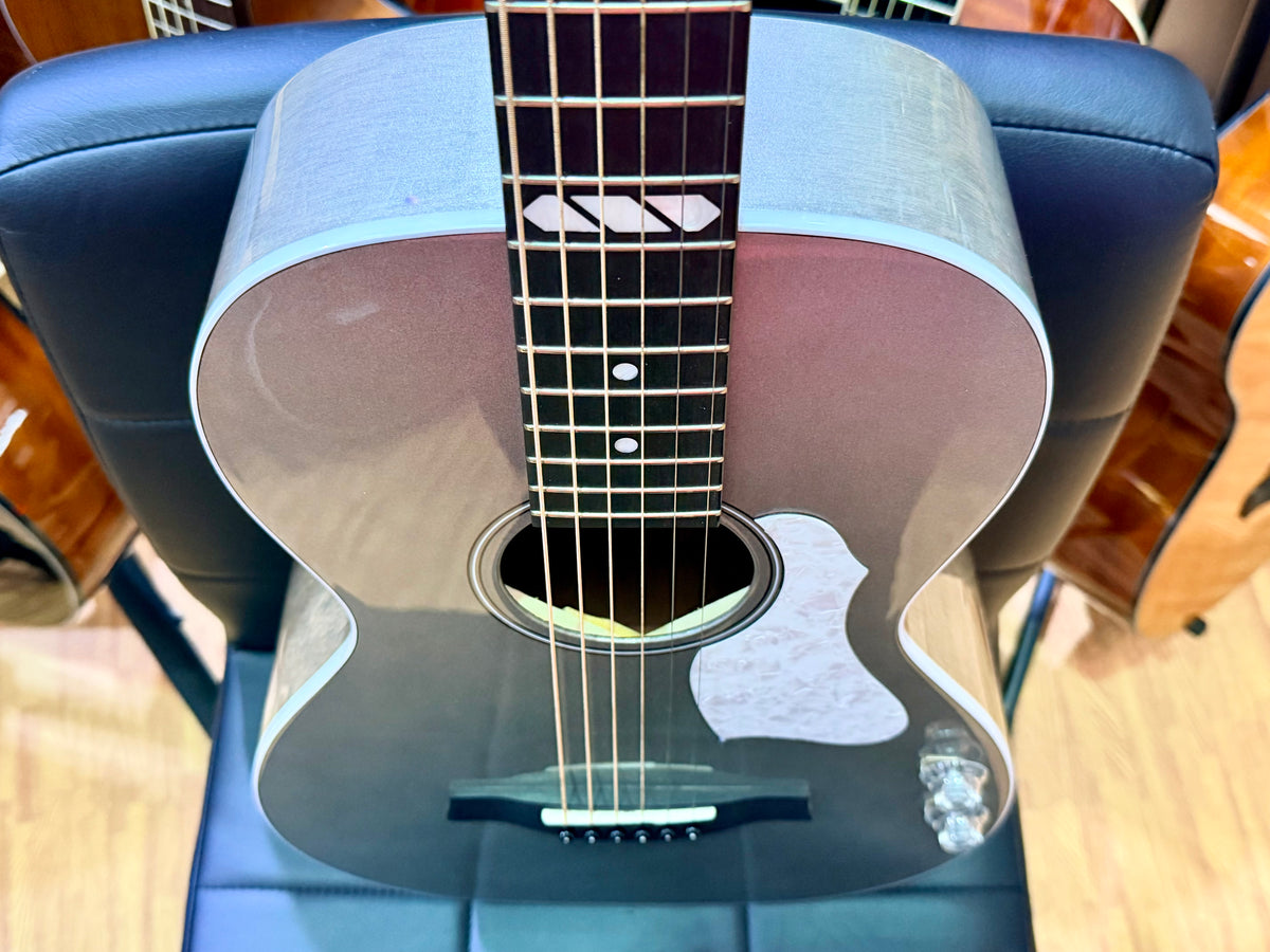 Godin Rialto JR Satina Gray HG Q-Discrete~ Canadian Made~ Wild Cherry~ Ex-Demo