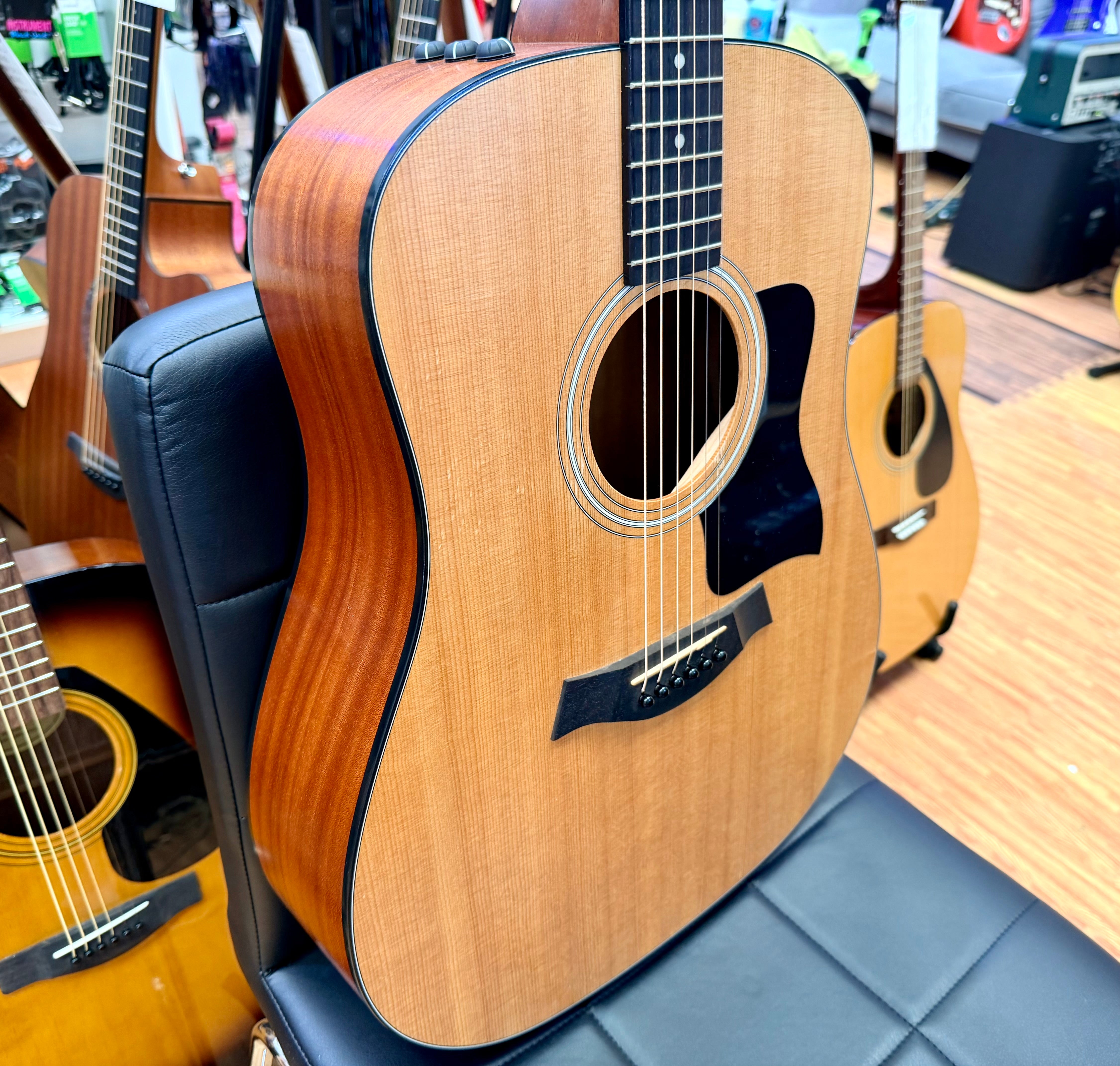 ✨2015✨ Taylor 110e Electro Acoustic~ ES2 Pickup~ Solid Sitka Top Dreadnought!