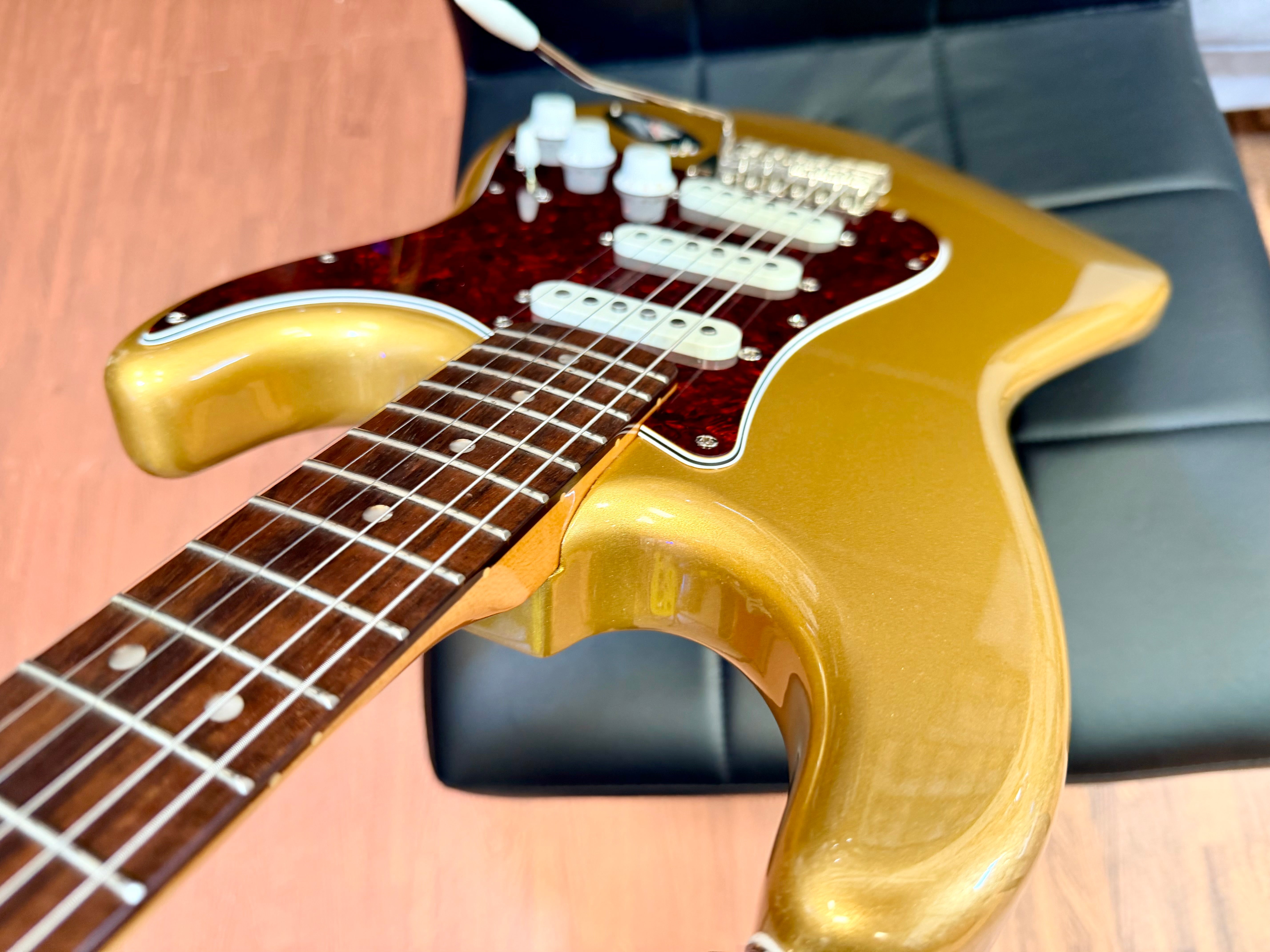 ✨MINT✨ Fender Squier FSR Classic Vibe 60s Stratocaster~ Aztec Gold~ 2025 Strat