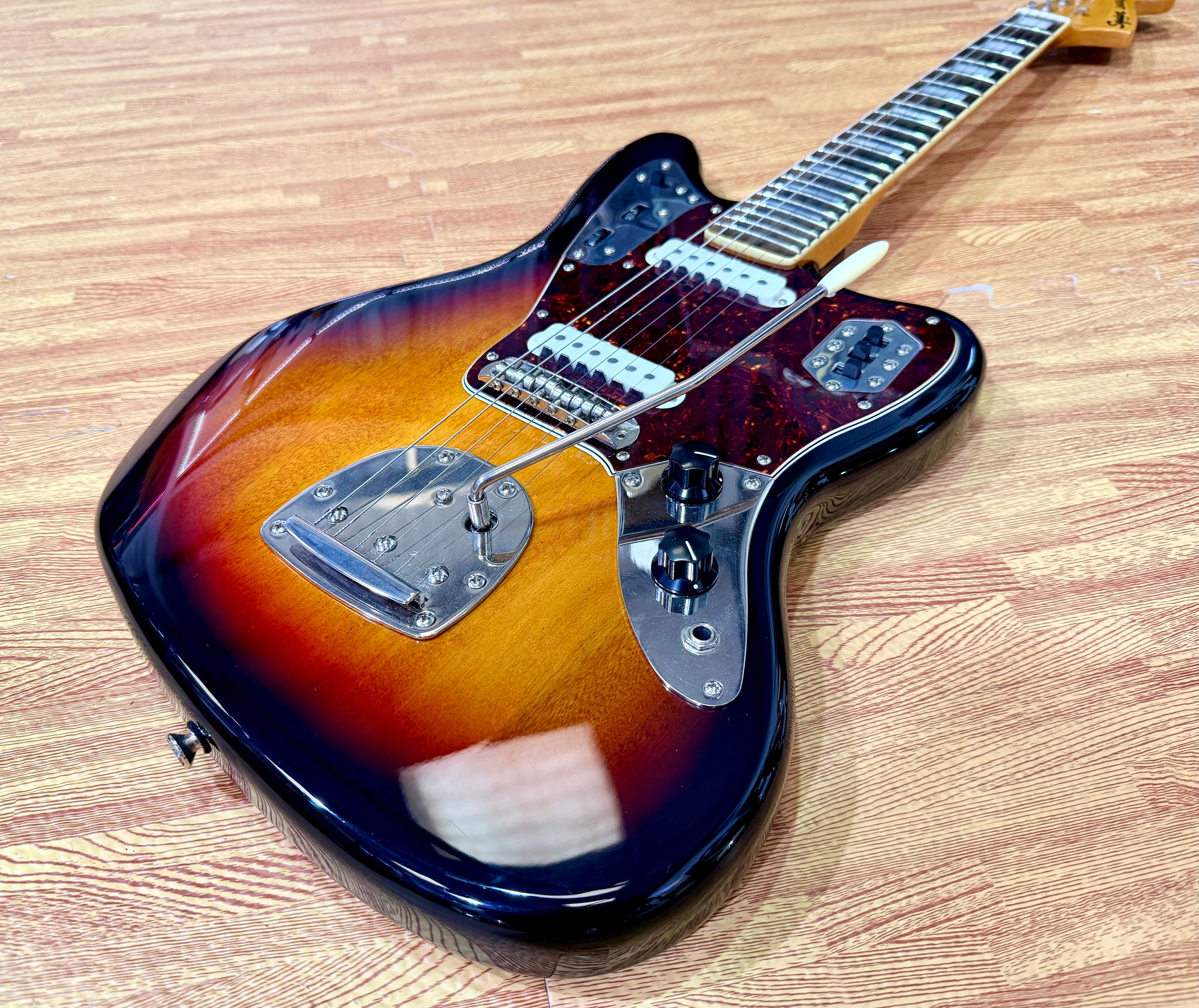 ✨2019✨ Fender Squier Classic Vibe '70s Jaguar~ 3-Tone Sunburst~ Electric Guitar