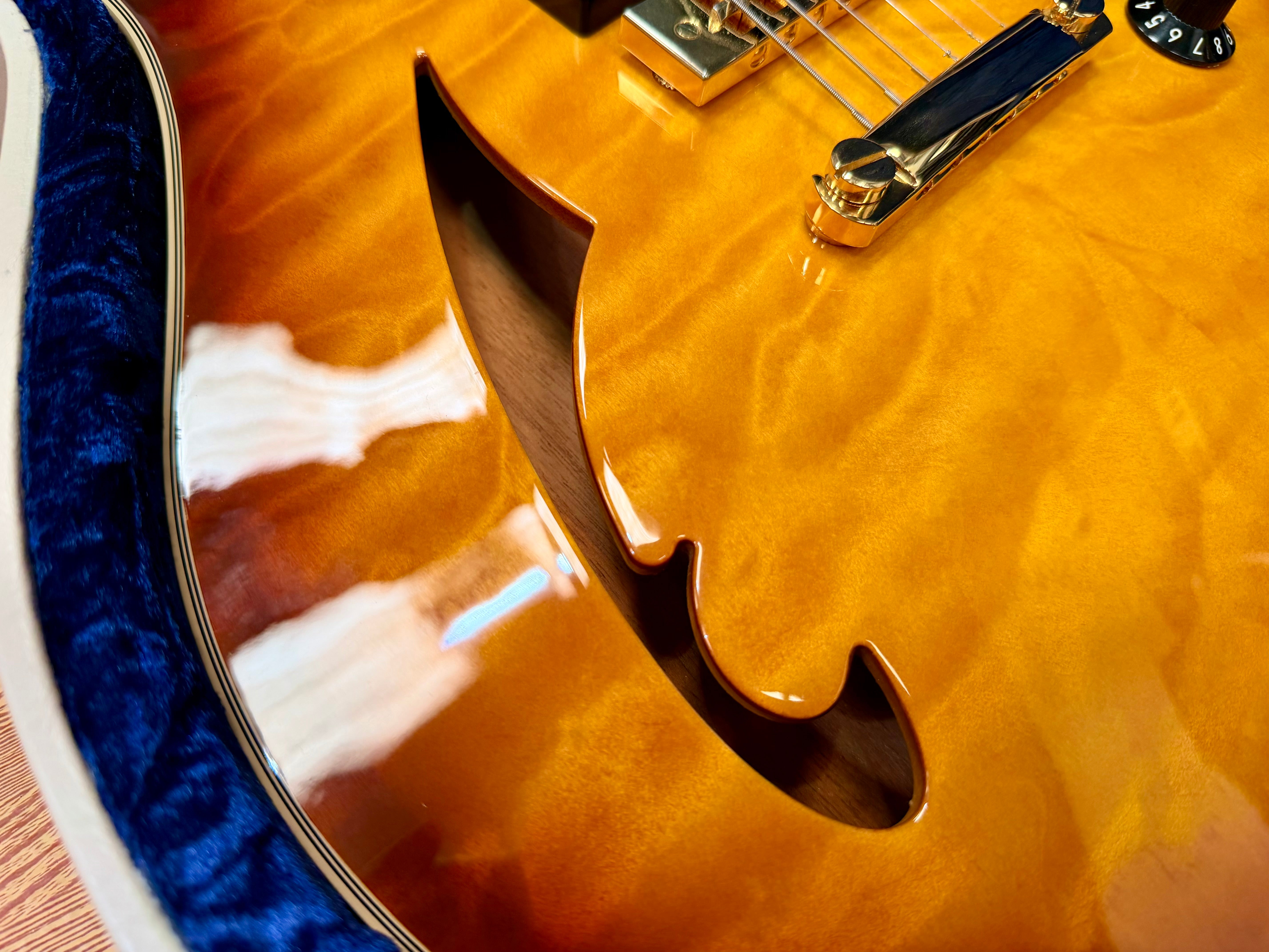 π₯2024π₯ EVH SA-126 Special QM Tobacco Sunburst + OHSC~ MINT~ Wolfgang Van Halen