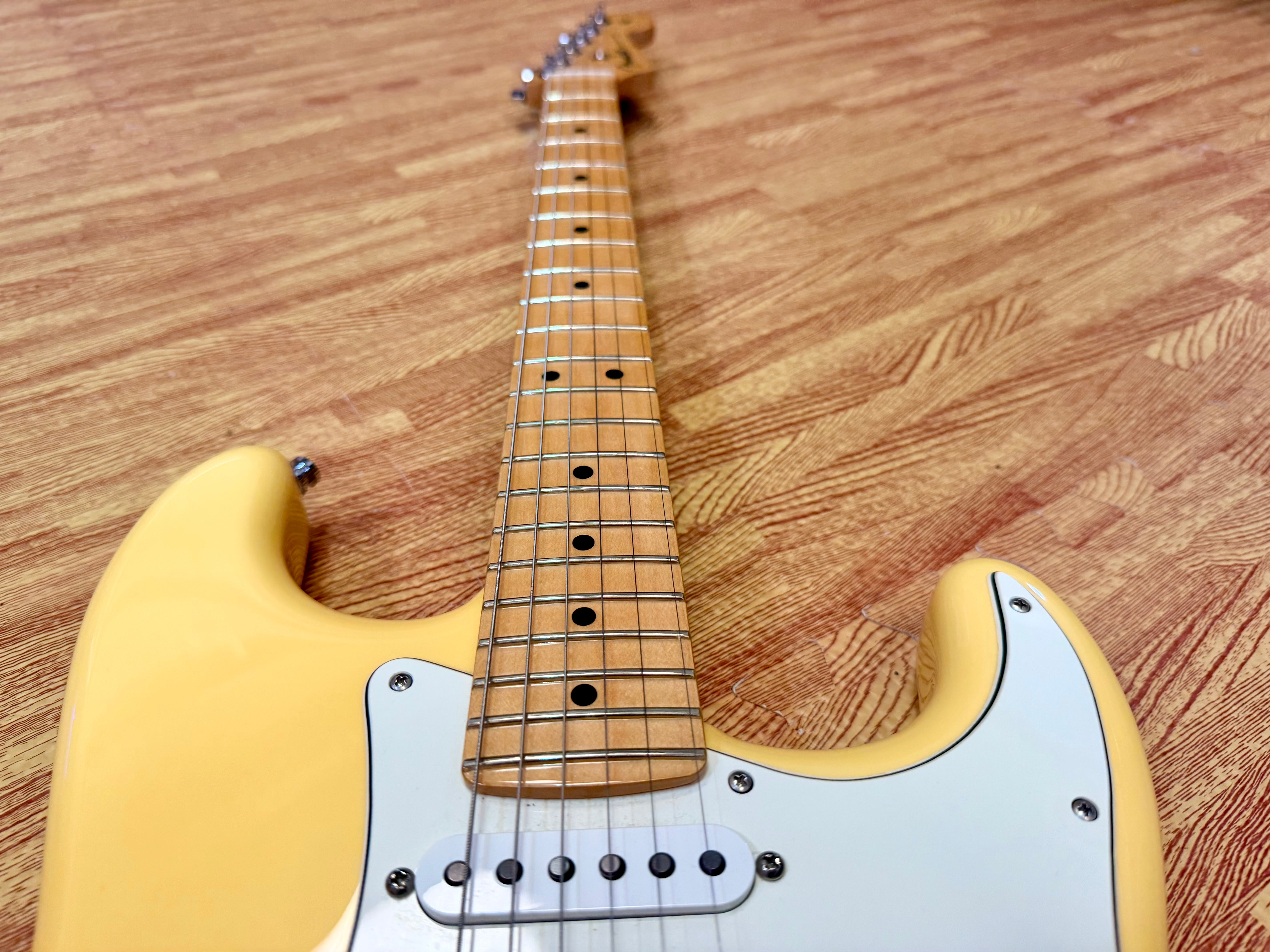 ✨2018✨ Fender Player Stratocaster~ Buttercream~ Maple Neck~ Made in Mexico!
