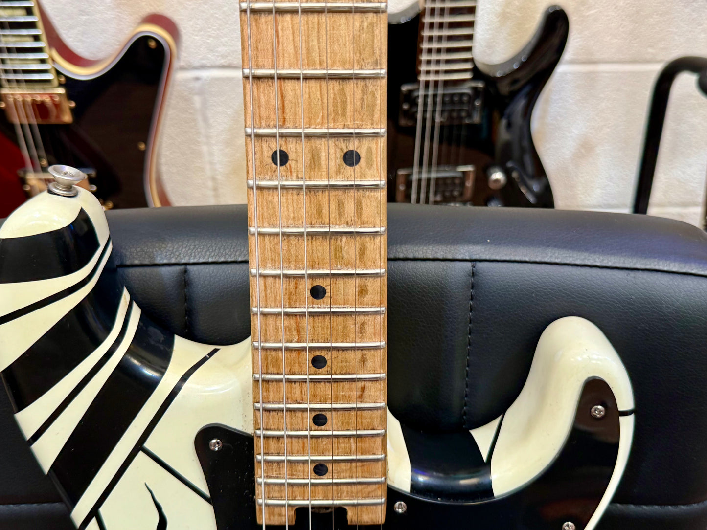 š„2022š„ EVH Striped Series '78 Eruption Relic~ White with Black Stripes~Gig Bag