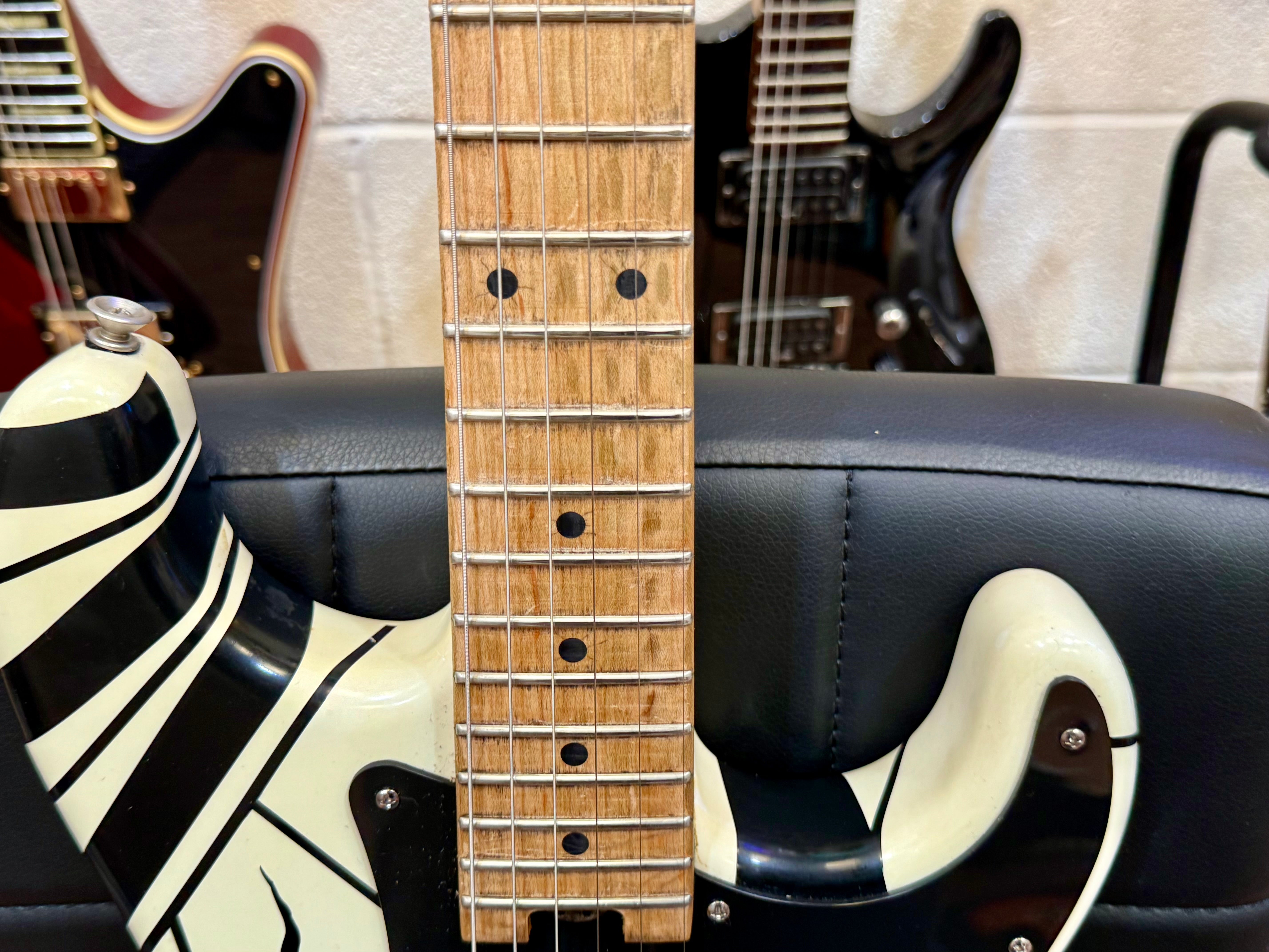 🔥2022🔥 EVH Striped Series '78 Eruption Relic~ White with Black Stripes~Gig Bag