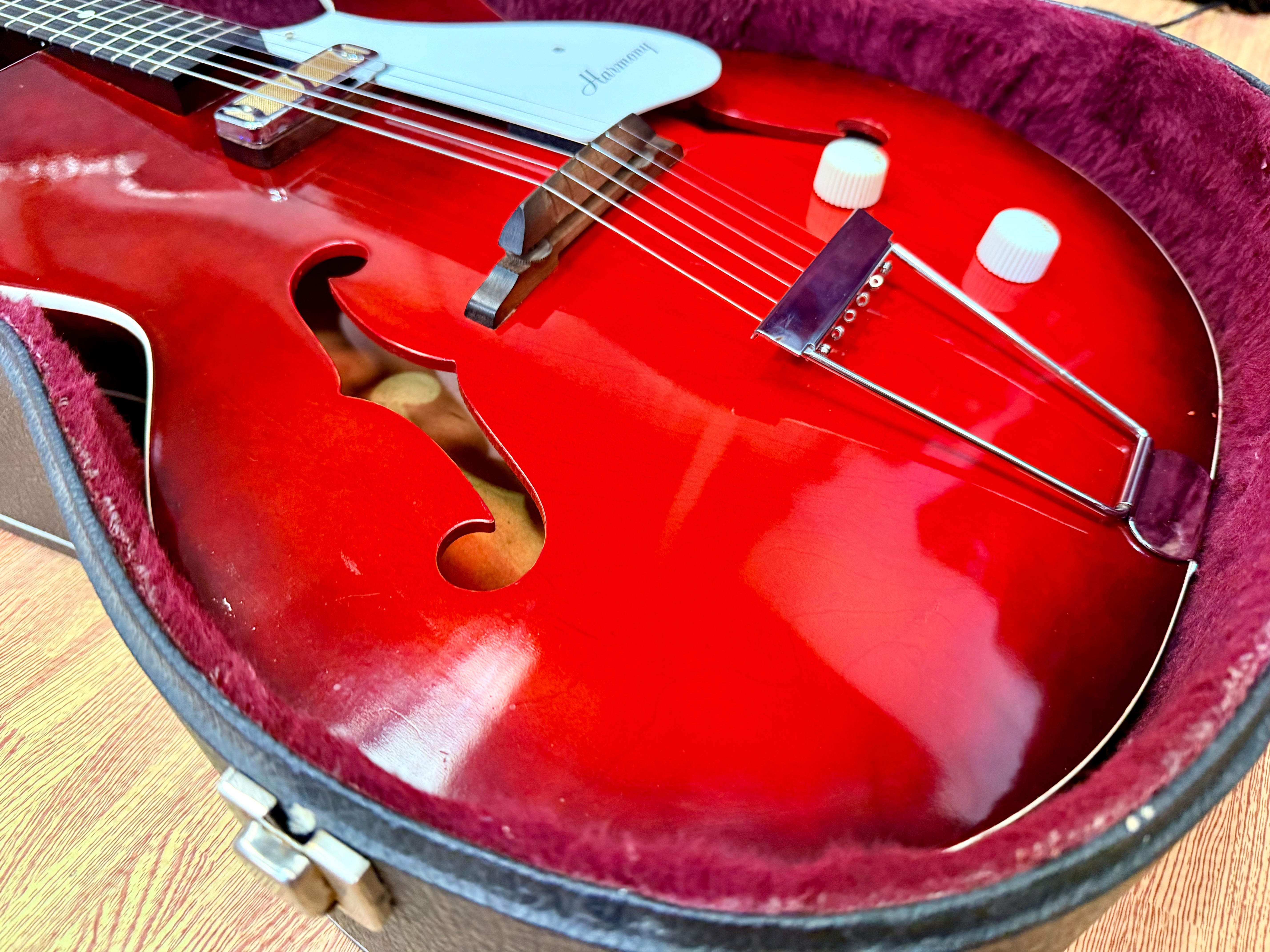 ✨VINTAGE✨ 1963 Harmony H53 Rocket~ Made in USA~ Semi-Hollow D’Armond P’up + Case