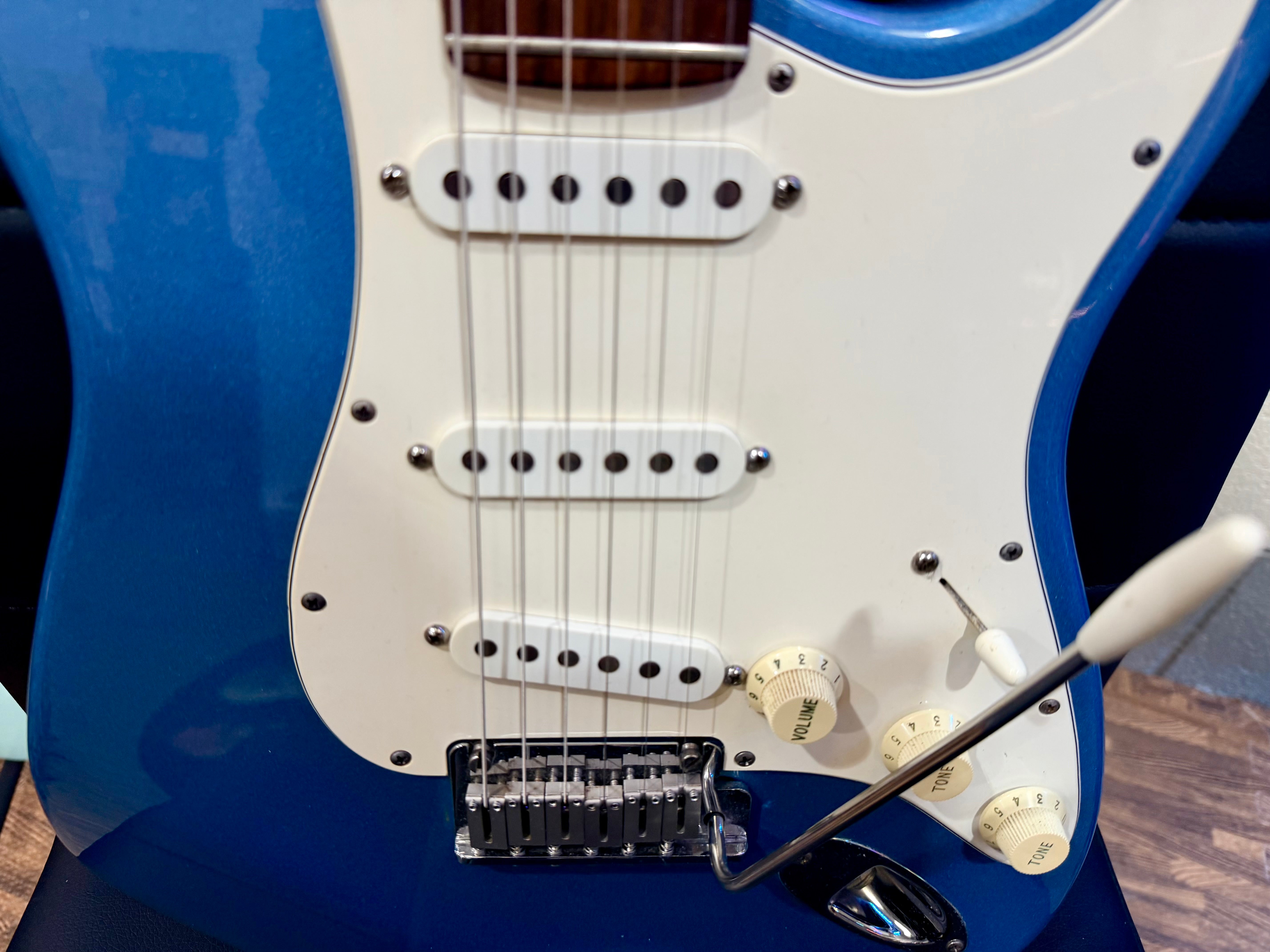 π1996π Fender Limited Edition American Standard Stratocaster~ Lake Placid Blue