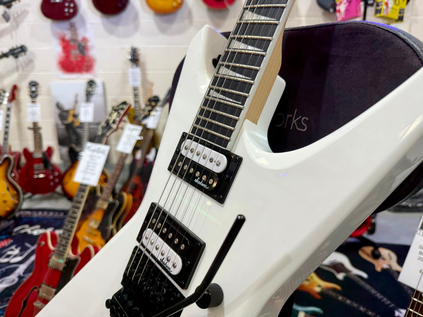 🔥2024 MINT🔥 Jackson JS32 Warrior~ Snow White~ Floyd Rose~ Amaranth Fretboard!