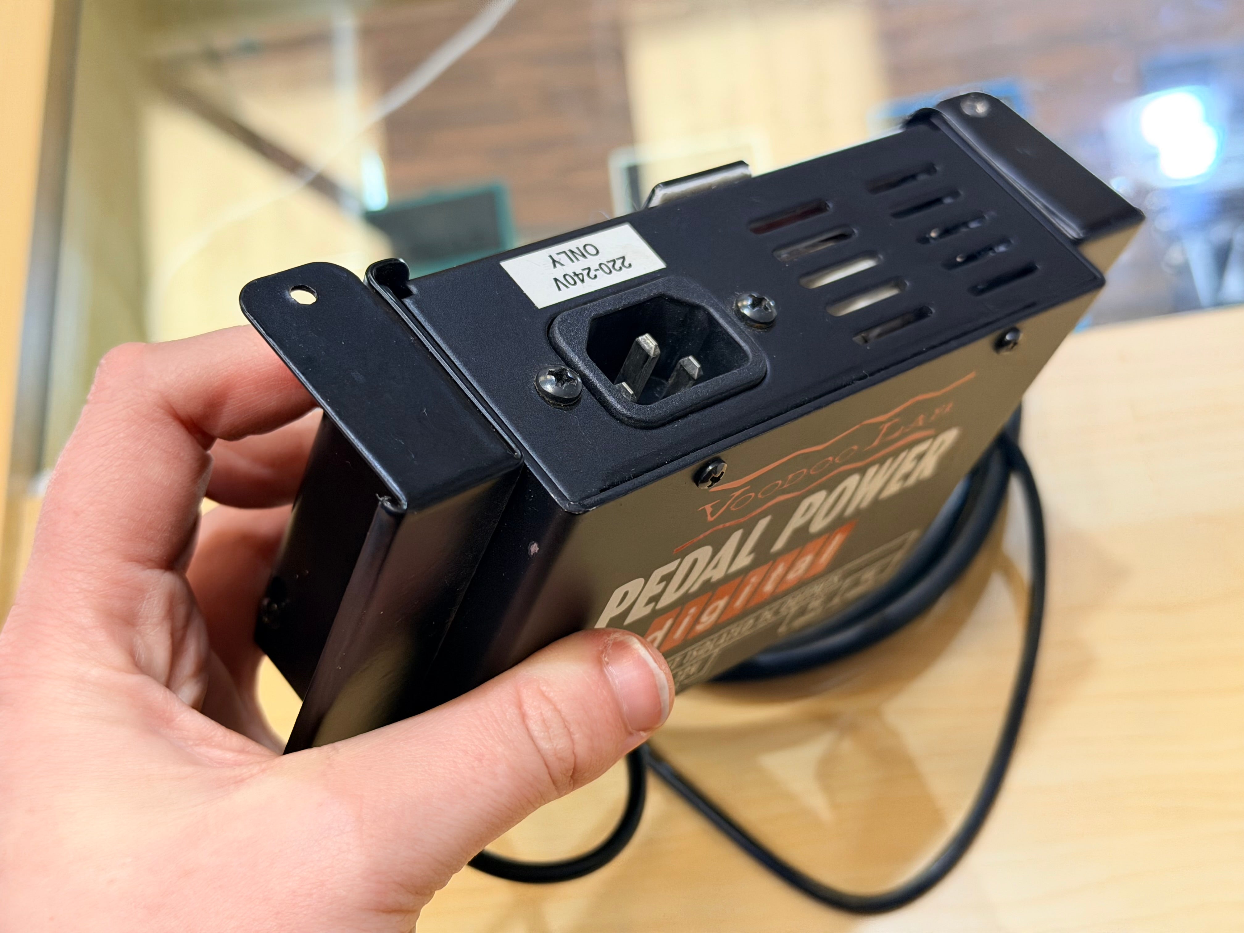 🎸 Voodoo Lab Pedal Power Digital USA Isolated Pedalboard Power Supply 🎸