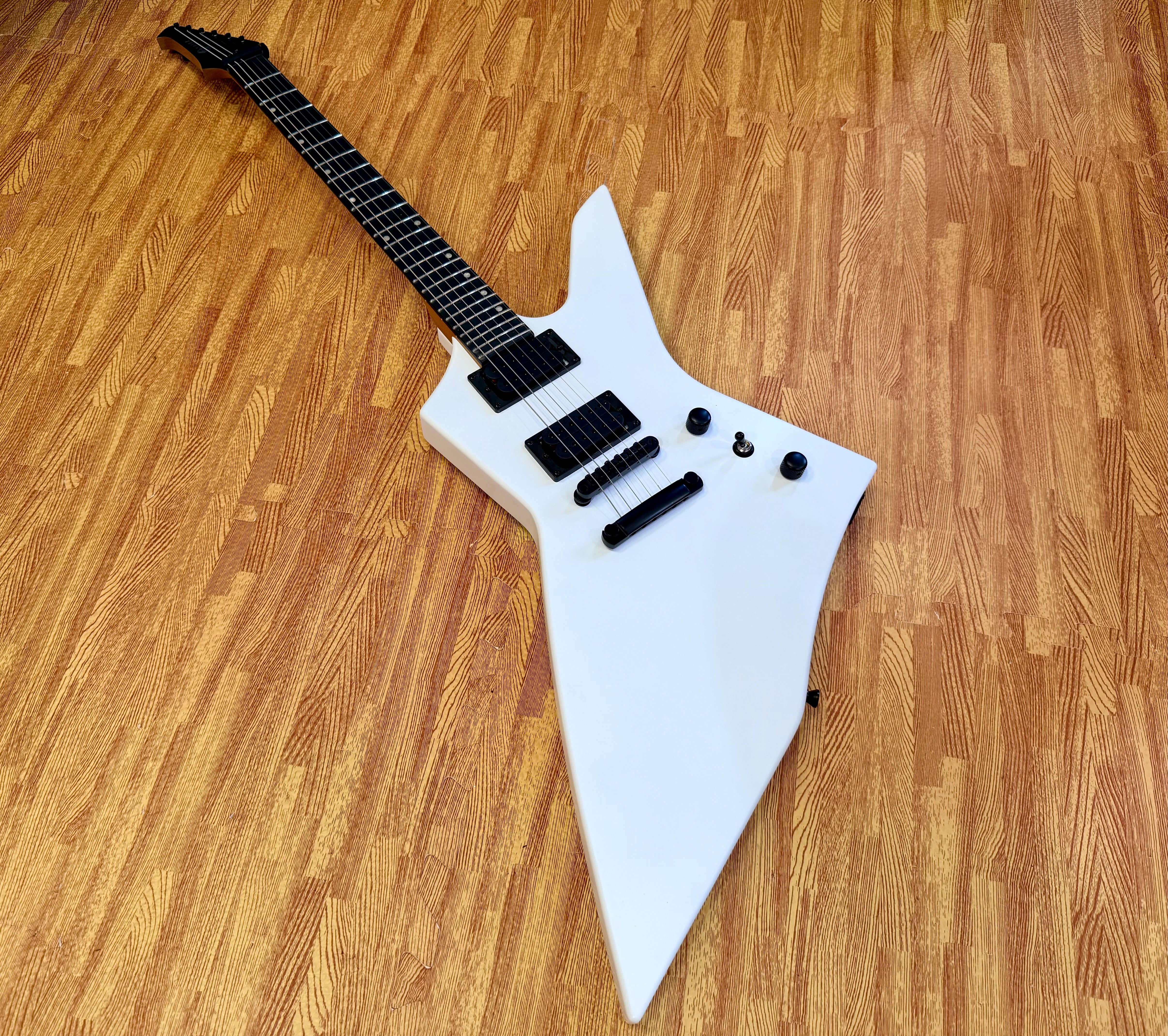 ⚡️NEW⚡️ Spira X-400 Satin White Offset Explorer Electric Guitar HH~ Roasted Neck