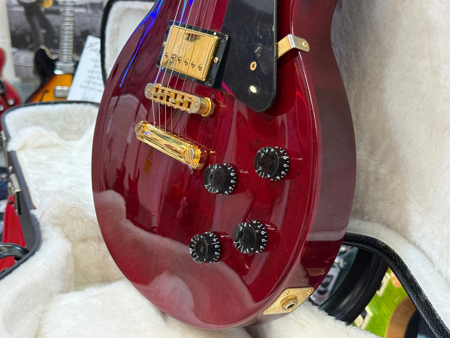 🌟2007 USA🌟 Gibson Les Paul Studio~ Wine Red~ Gold Hardware~ Hard Case~STUNNING
