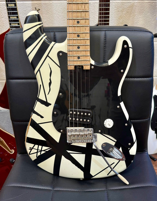 π₯2022π₯ EVH Striped Series '78 Eruption Relic~ White with Black Stripes~Gig Bag
