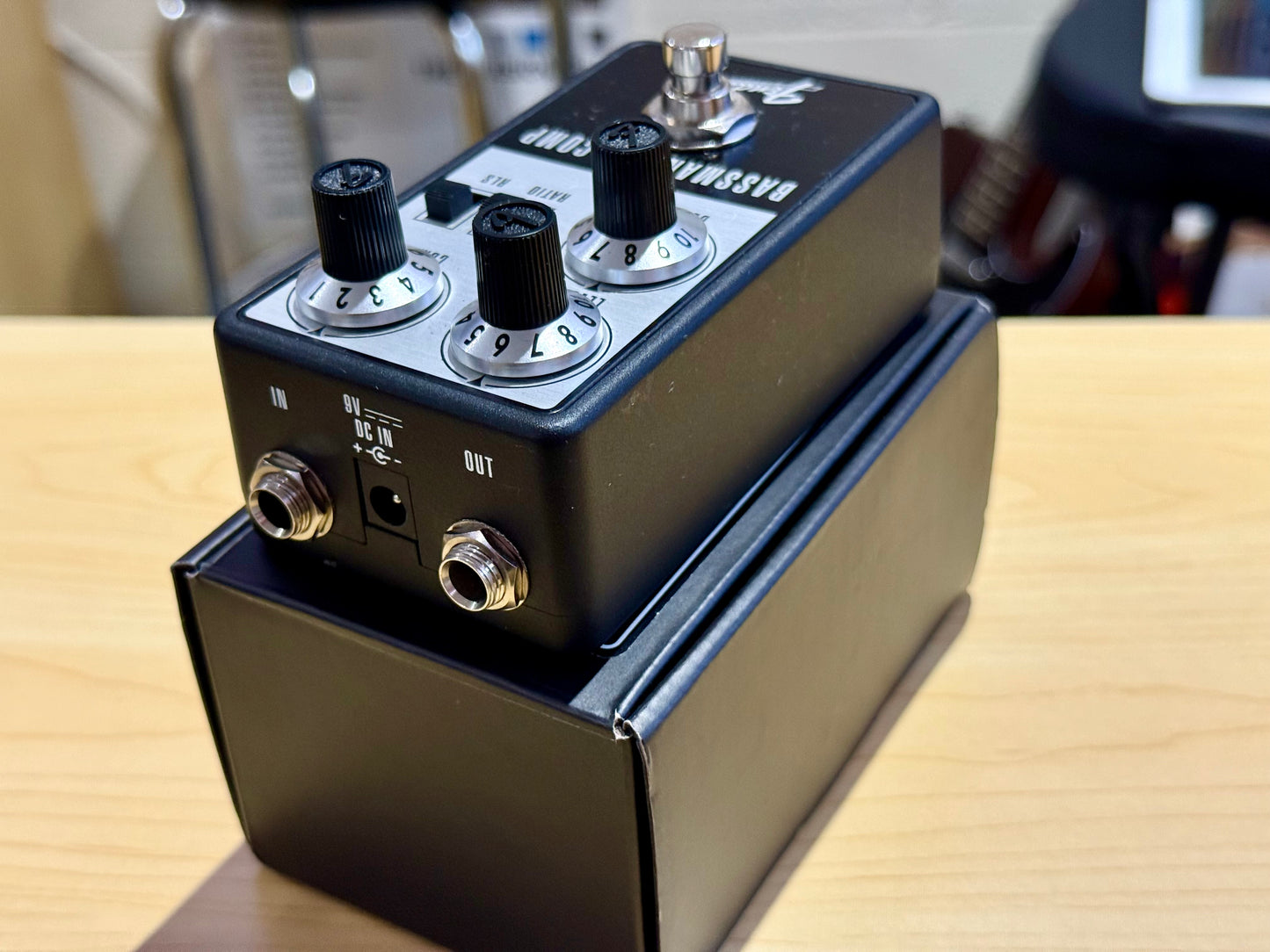 🎸BOXED🎸 Fender Bassman Comp Pedal~ Compressor Guitar Effects Unit!