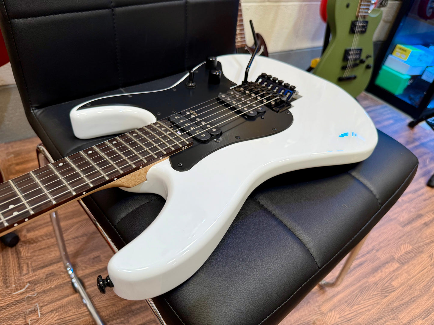 🔥2021🔥 Schecter Sun Valley Super Shredder FR~ Gloss White~ Floyd Rose!