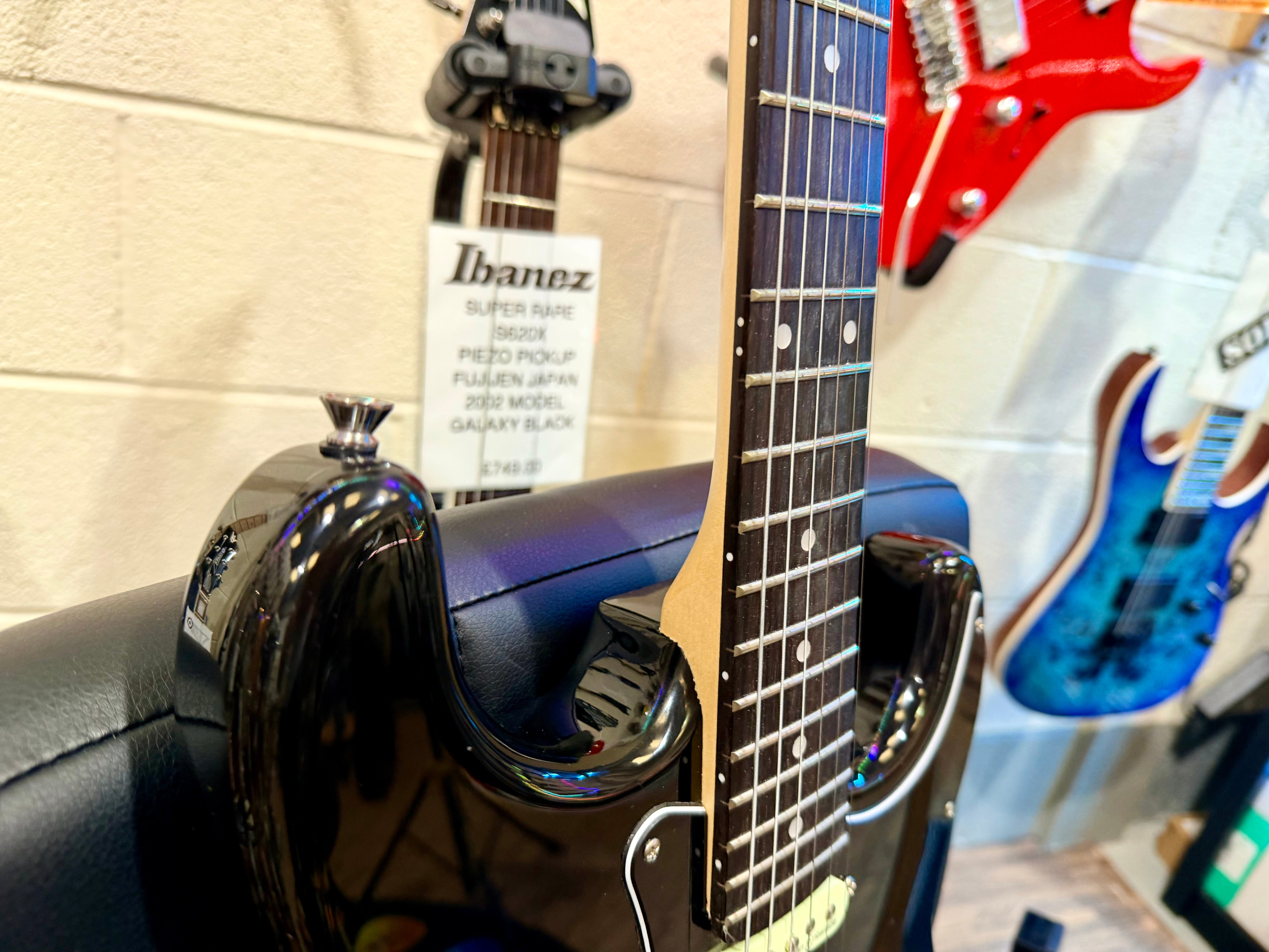 🔥MINT🔥 Vintage V60 Coaster Series Electric Guitar ~Boulevard Black~Strat style