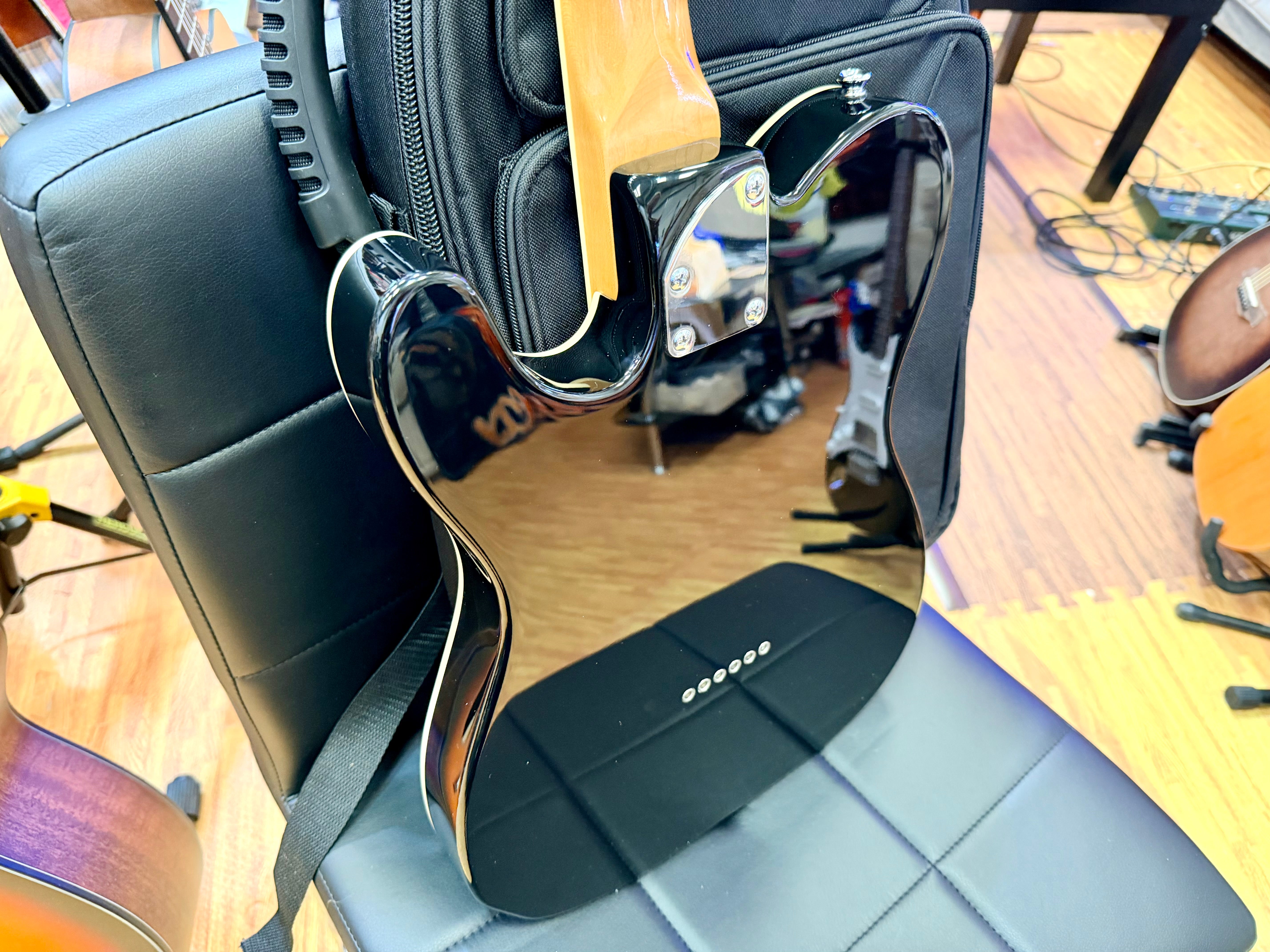 🔥LAST ONE🔥 Vintage 30th Anniversary V72 ReIssued~ Thinline~ Black + Gig Bag!