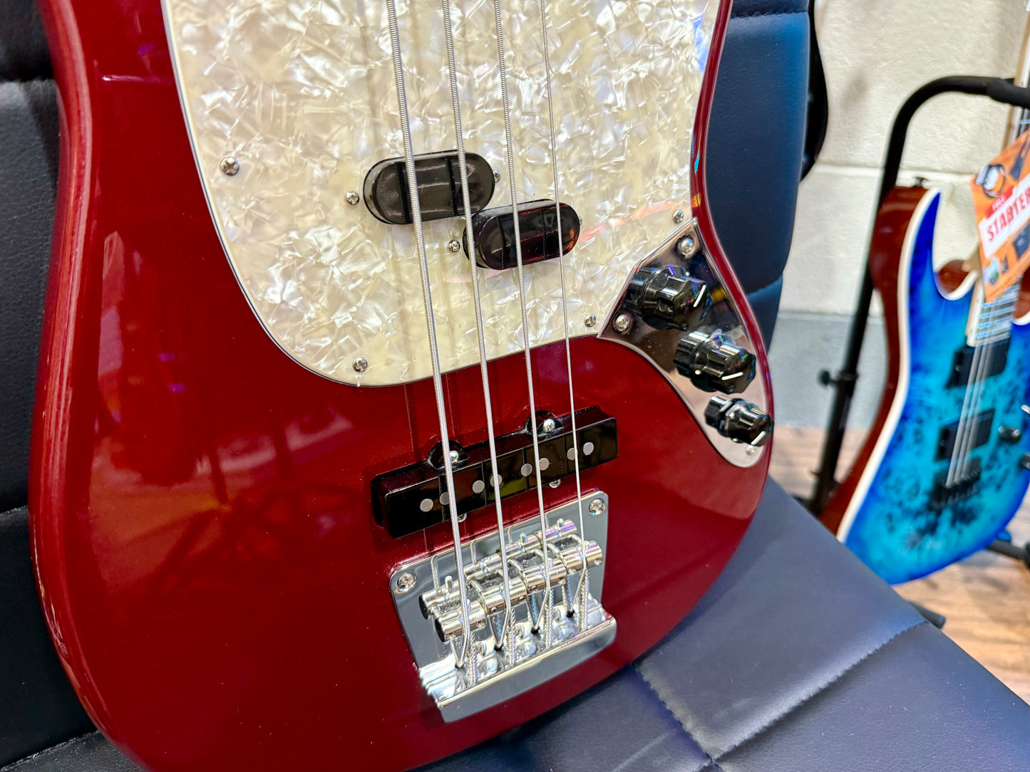 🔥2021 USA🔥 Fender American Performer Mustang Bass~ Aubergine Sparkle + COA!