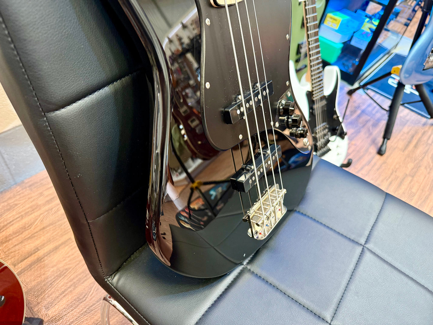 🎸 Fender Squier Classic Vibe '70s Jazz Bass~ Black~ Upgraded Neck 🎸