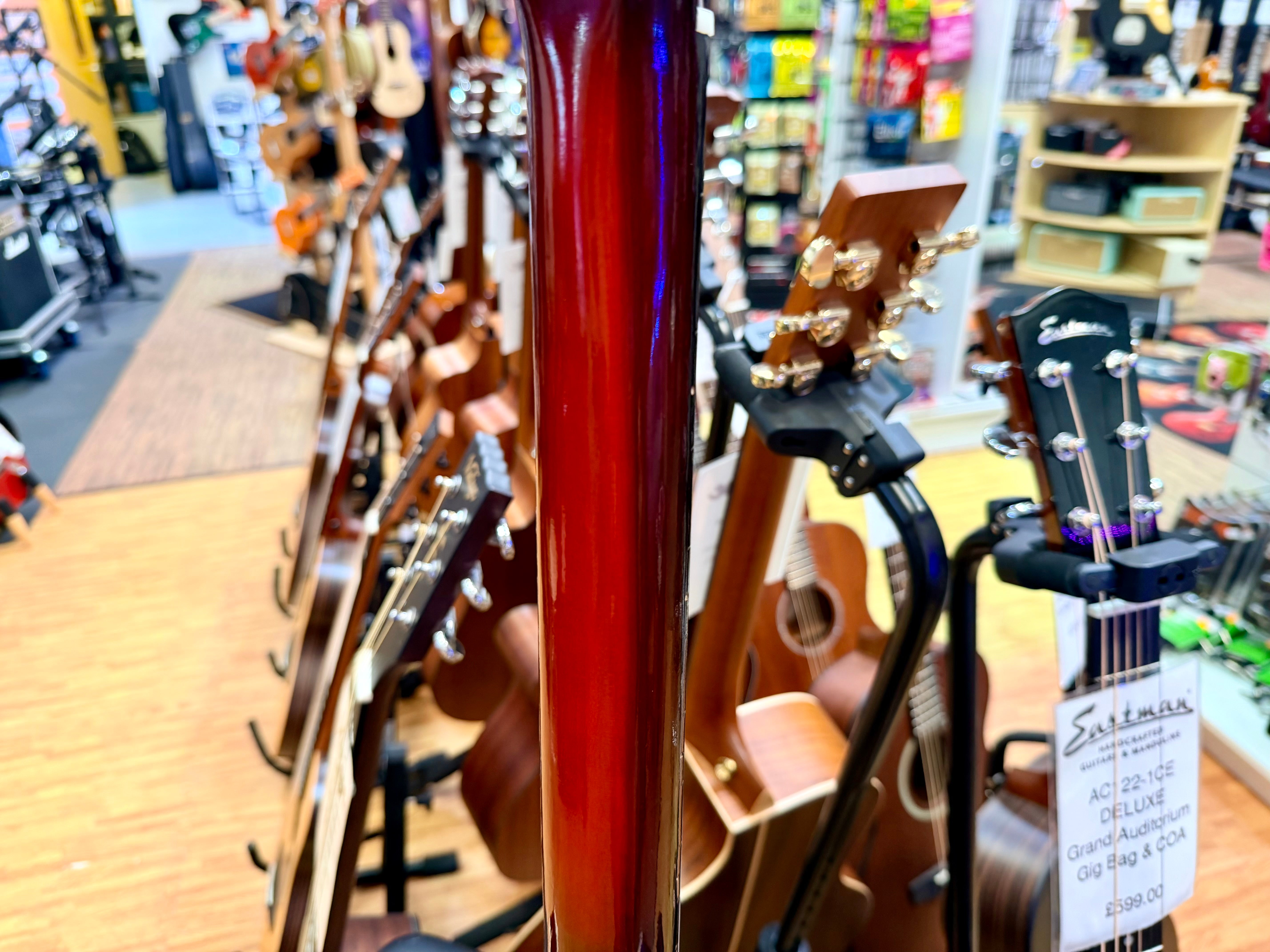 ✨VINTAGE✨ 1963 Harmony H53 Rocket~ Made in USA~ Semi-Hollow D’Armond P’up + Case