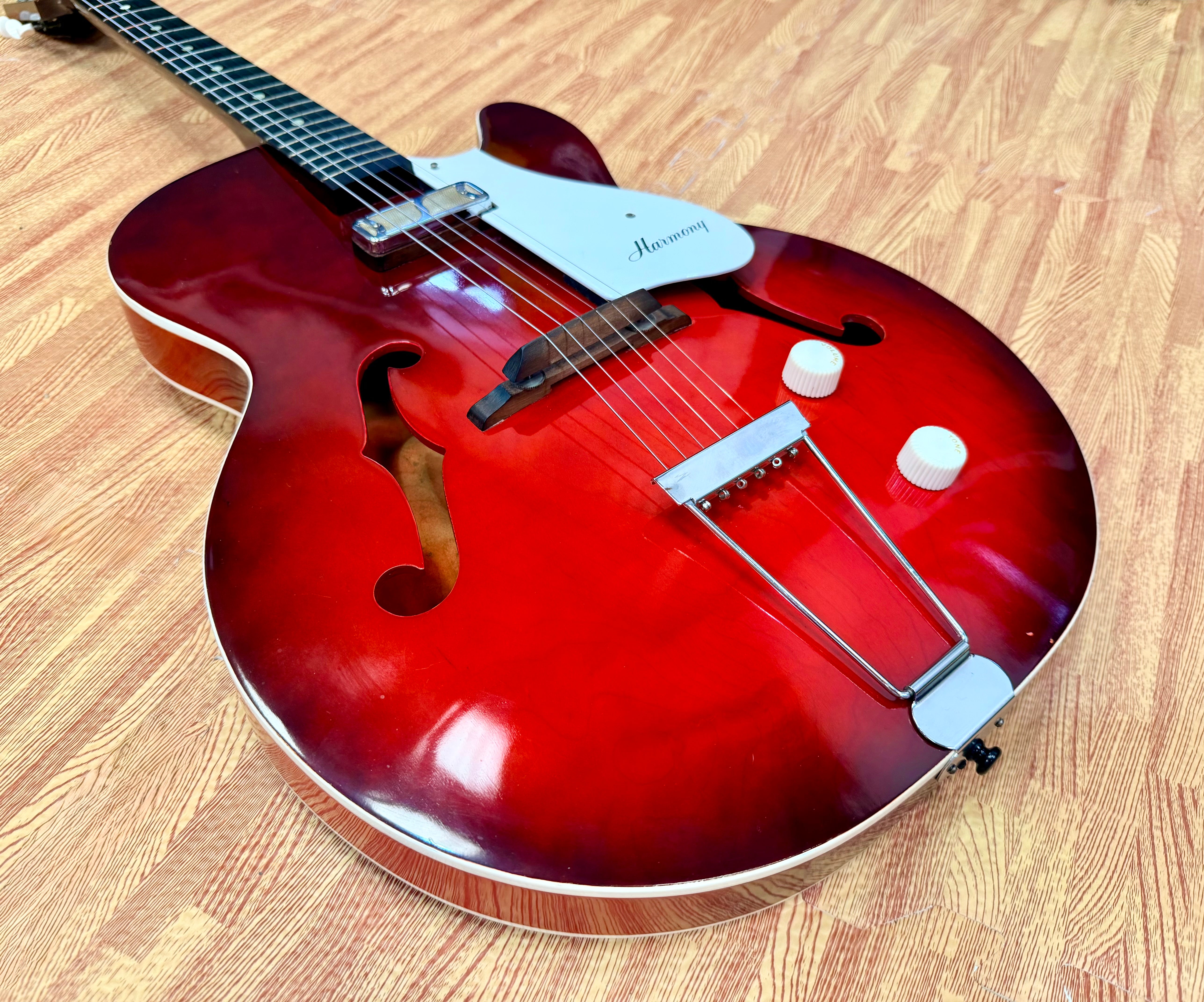 ✨VINTAGE✨ 1963 Harmony H53 Rocket~ Made in USA~ Semi-Hollow D’Armond P’up + Case