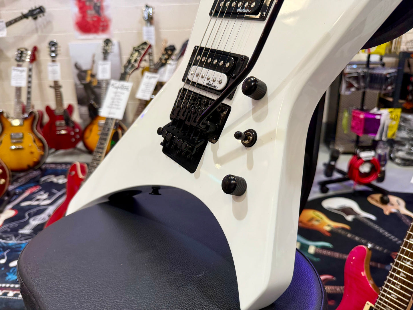 🔥2024 MINT🔥 Jackson JS32 Warrior~ Snow White~ Floyd Rose~ Amaranth Fretboard!