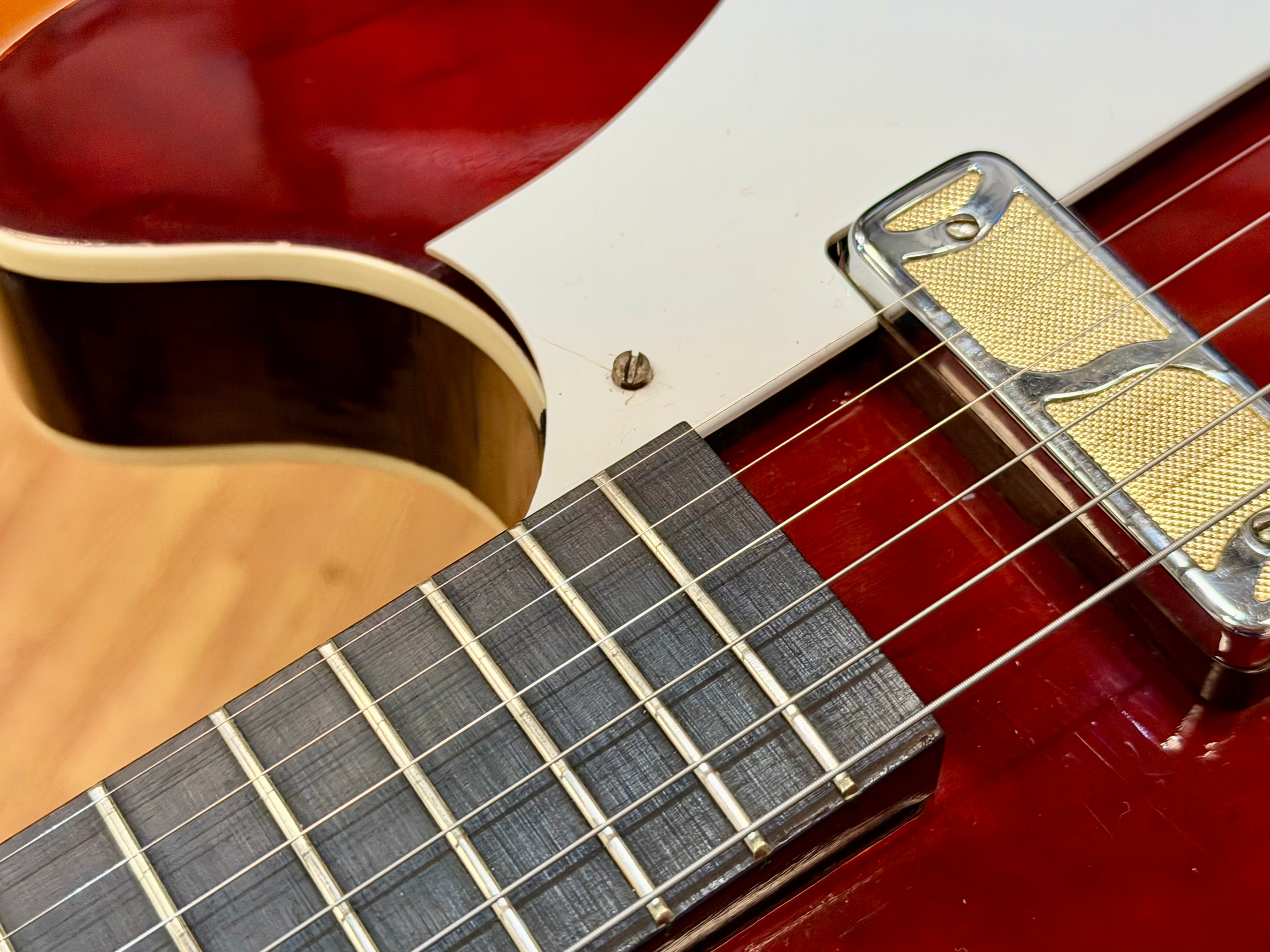 ✨VINTAGE✨ 1963 Harmony H53 Rocket~ Made in USA~ Semi-Hollow D’Armond P’up + Case