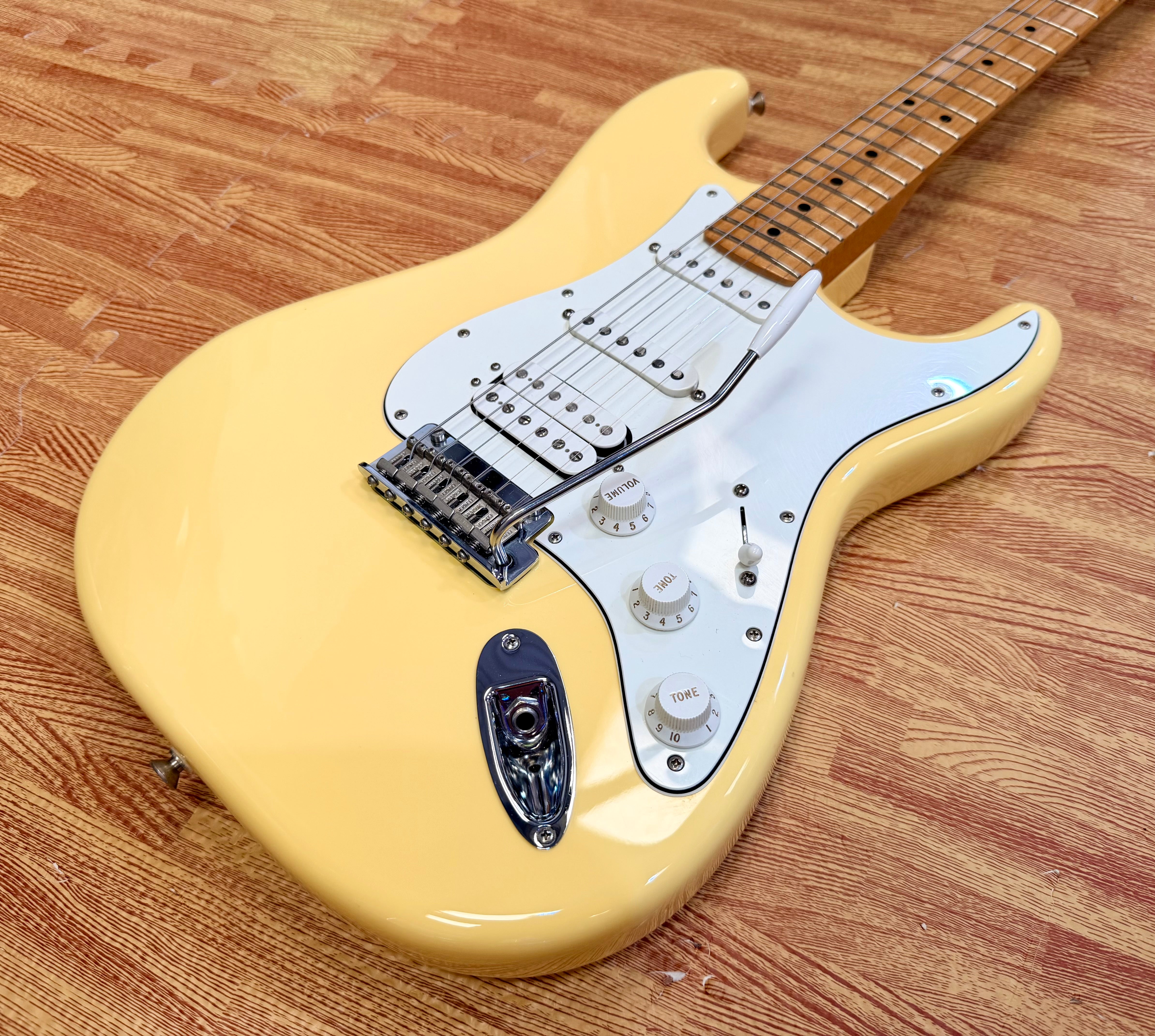 ✨MINT 2018✨ Fender Player Stratocaster HSS~ Buttercream Maple Neck + Gig Bag!