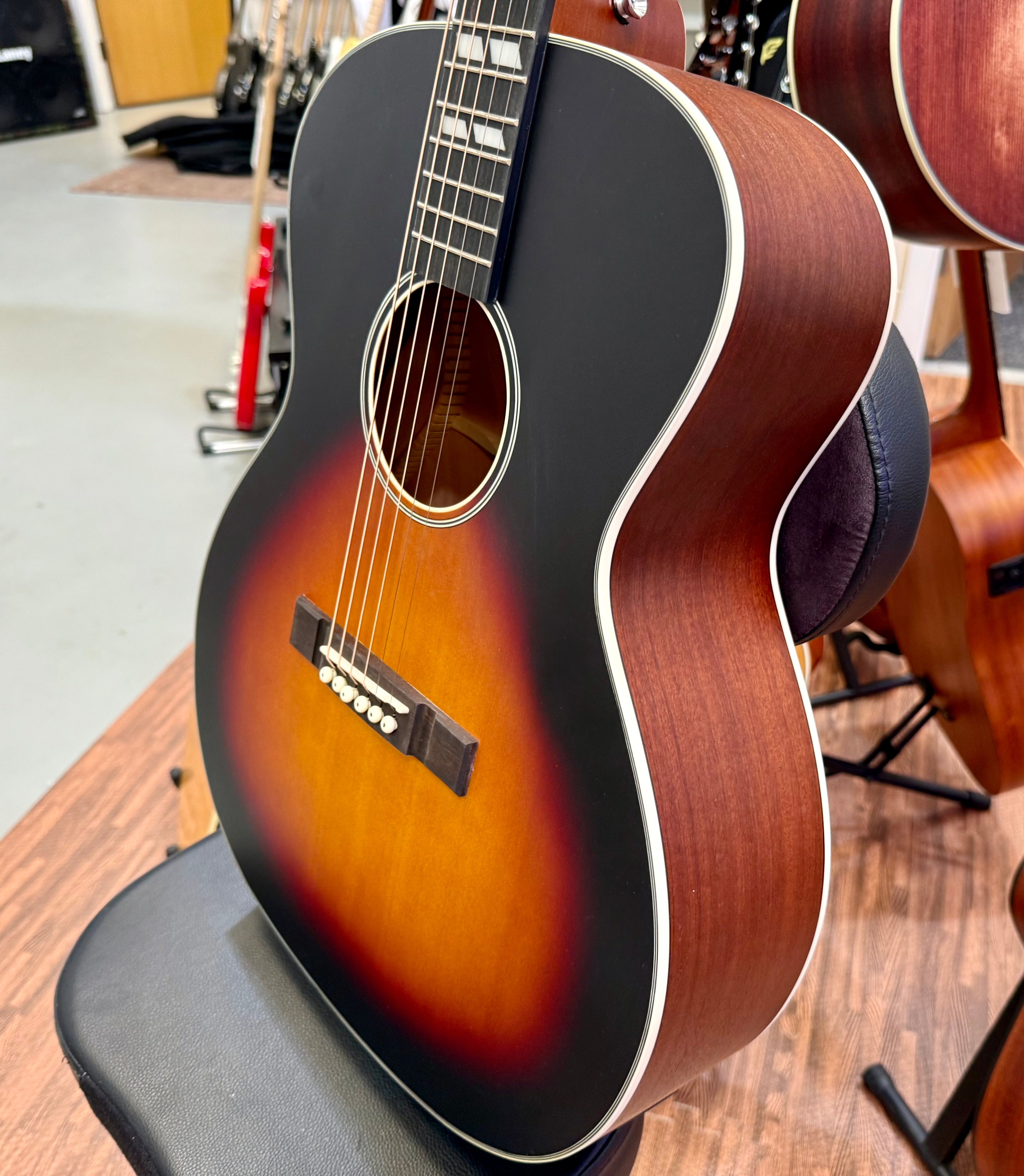 πNEW 2025π Vintage Historic Series Electro Acoustic Orchestral Guitar~ VE160VSB