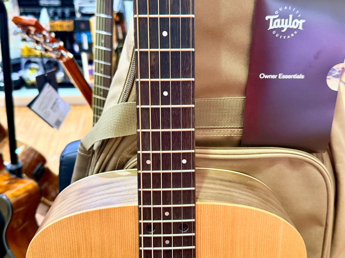 2026 Taylor Big Baby BBT Acoustic Guitar~ Natural~ Ex-Demo Mint + GigBag