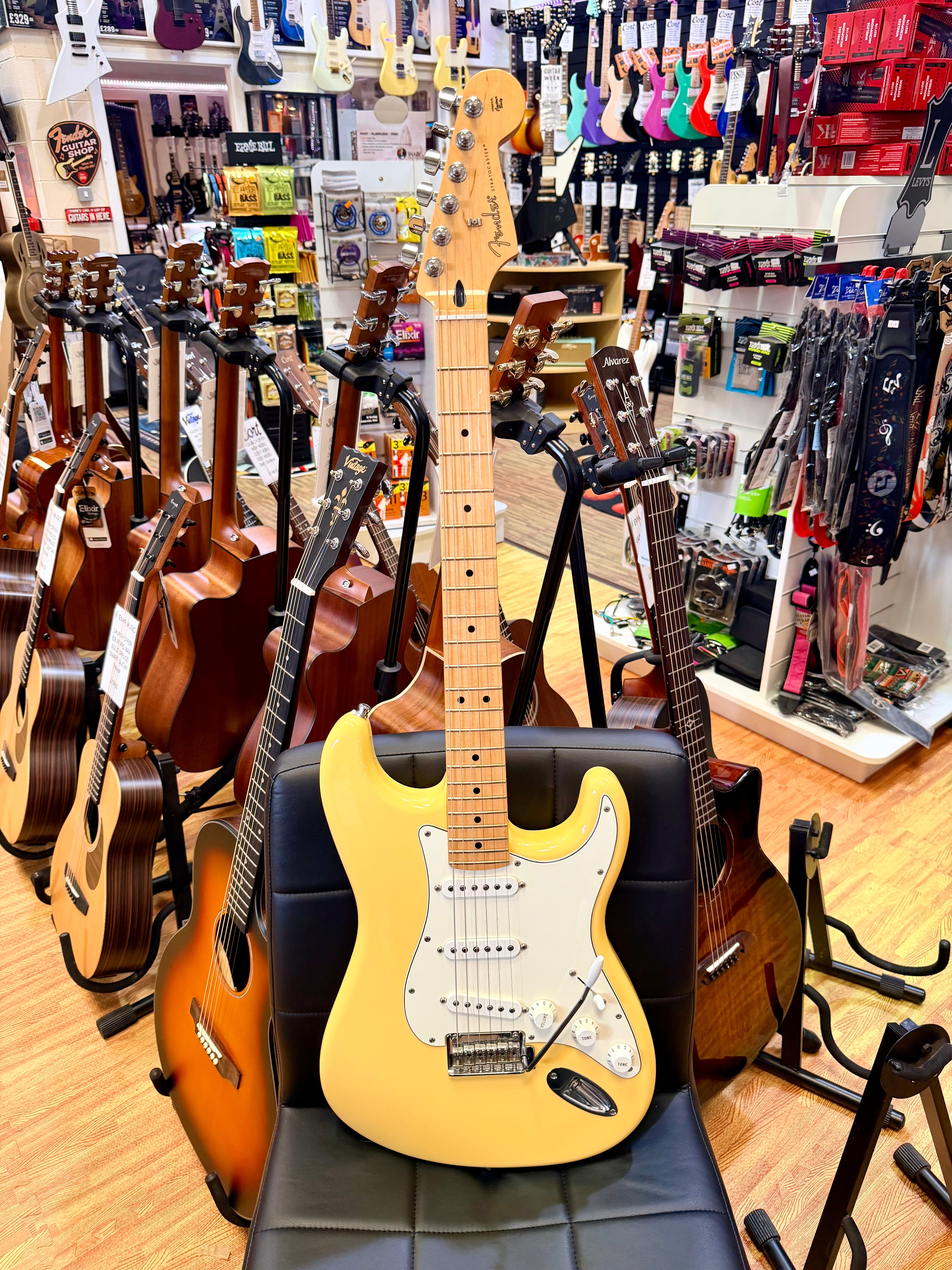 ✨2018✨ Fender Player Stratocaster~ Buttercream~ Maple Neck~ Made in Mexico!