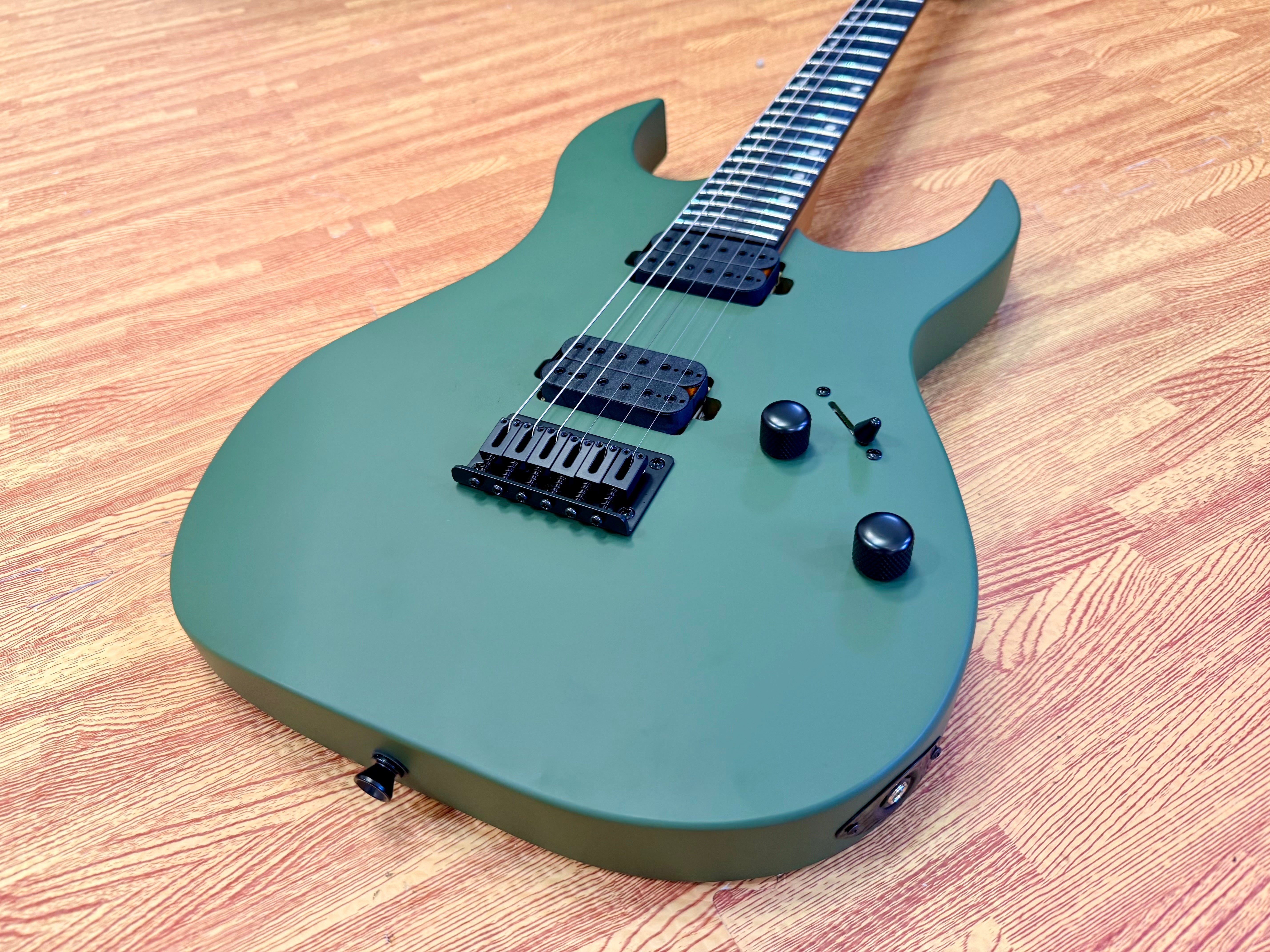 ⚡️NEW⚡️ Spira S-400 Satin Dark Green~ Electric Guitar HH~ Locking Tuners~ 2026!