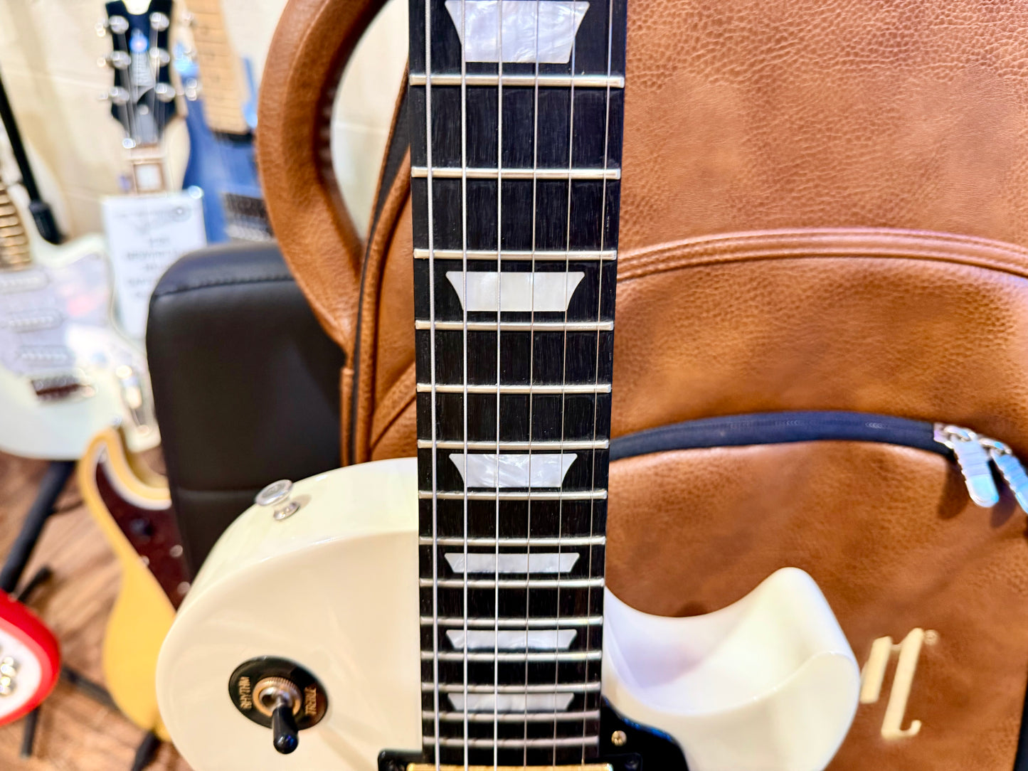 π2009π Gibson Les Paul Studio~ Alpine White & Gold~ Ebony Fretboard~ Gig Bag!