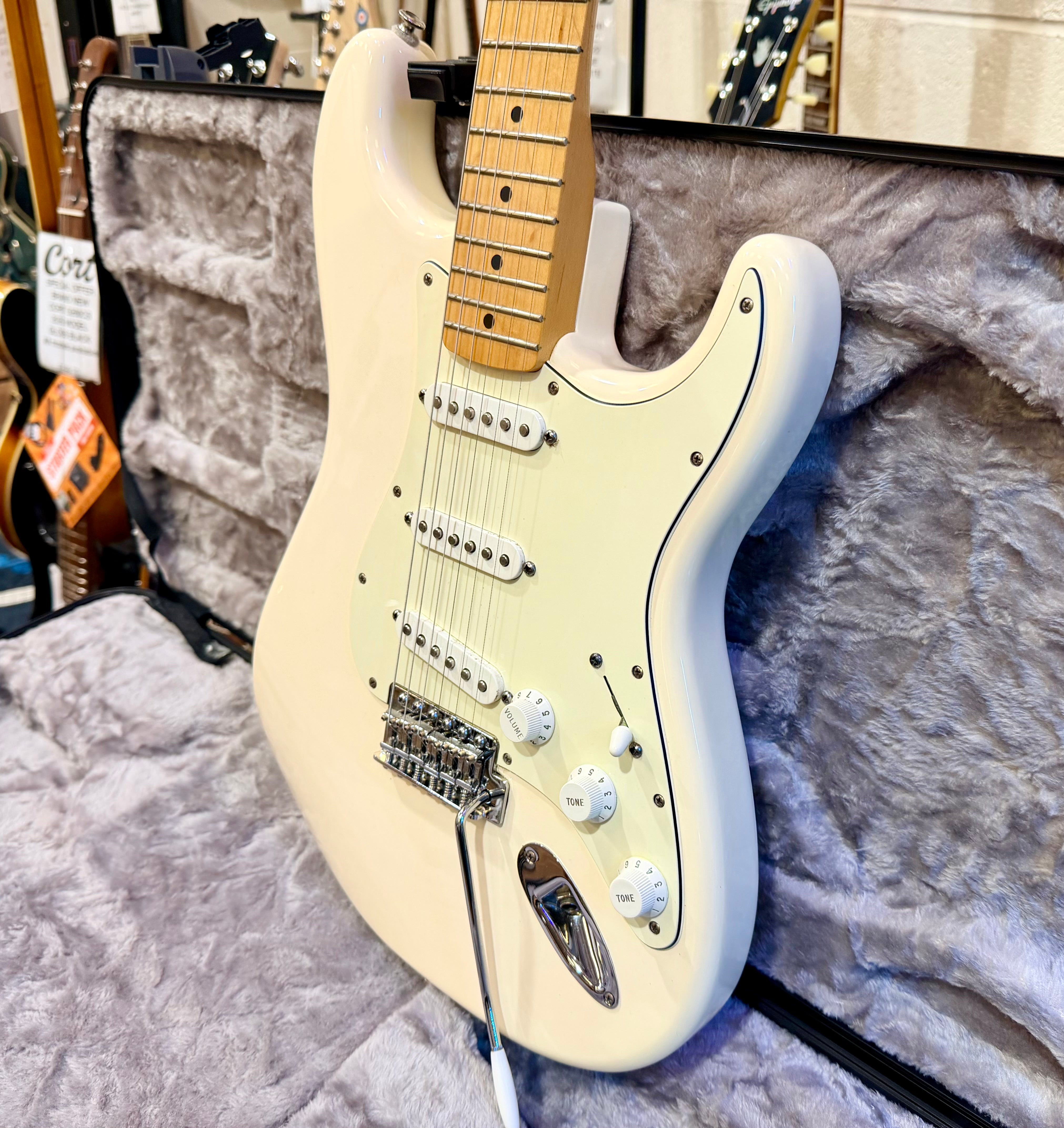 🌟2014🌟 Fender Standard Stratocaster~ Mexican Strat~ Arctic White~ Hard Case!