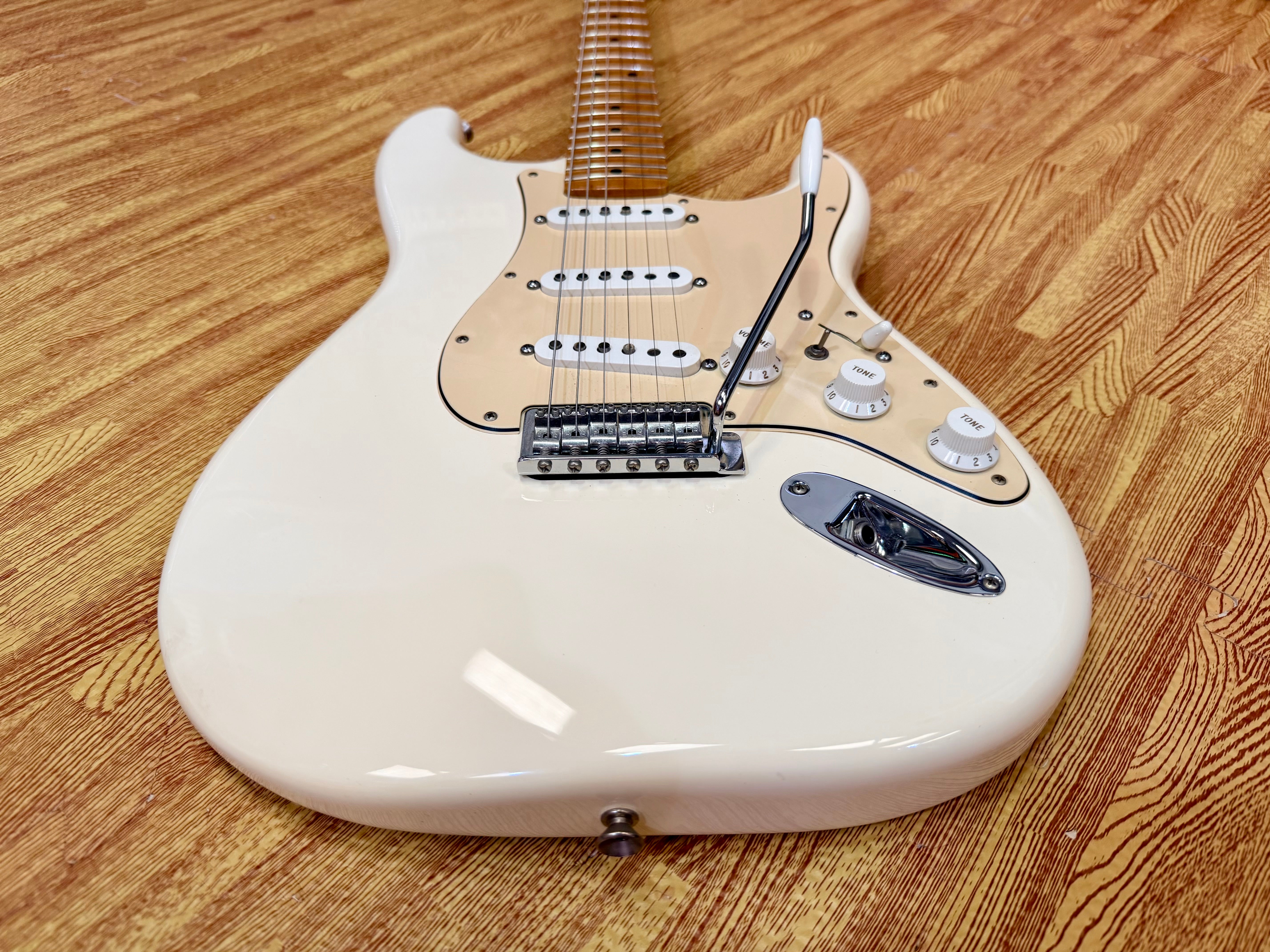 ✨UPGRADED✨ 2014 Fender Standard Stratocaster~ Arctic White~ Custom Shop Pickups