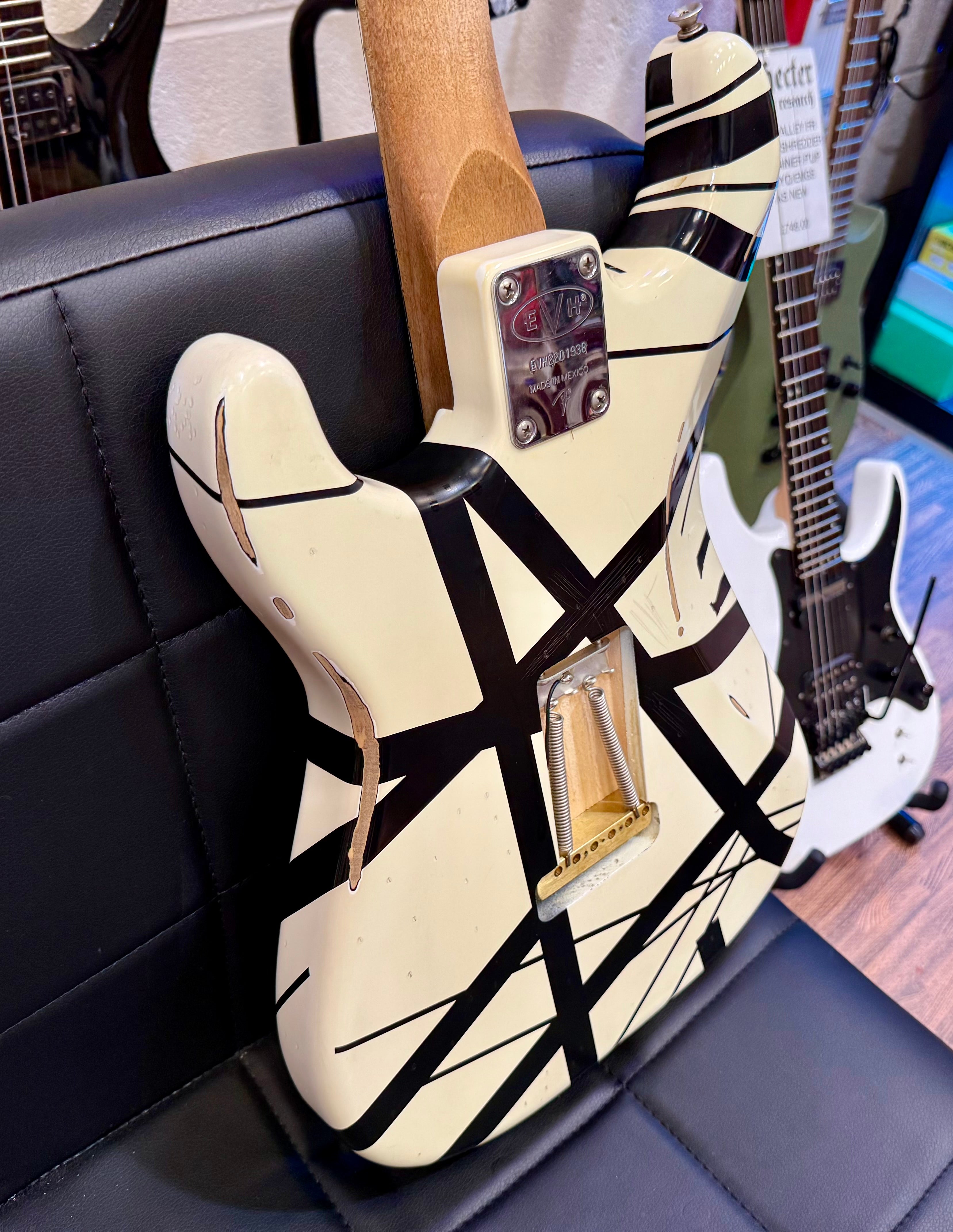 🔥2022🔥 EVH Striped Series '78 Eruption Relic~ White with Black Stripes~Gig Bag