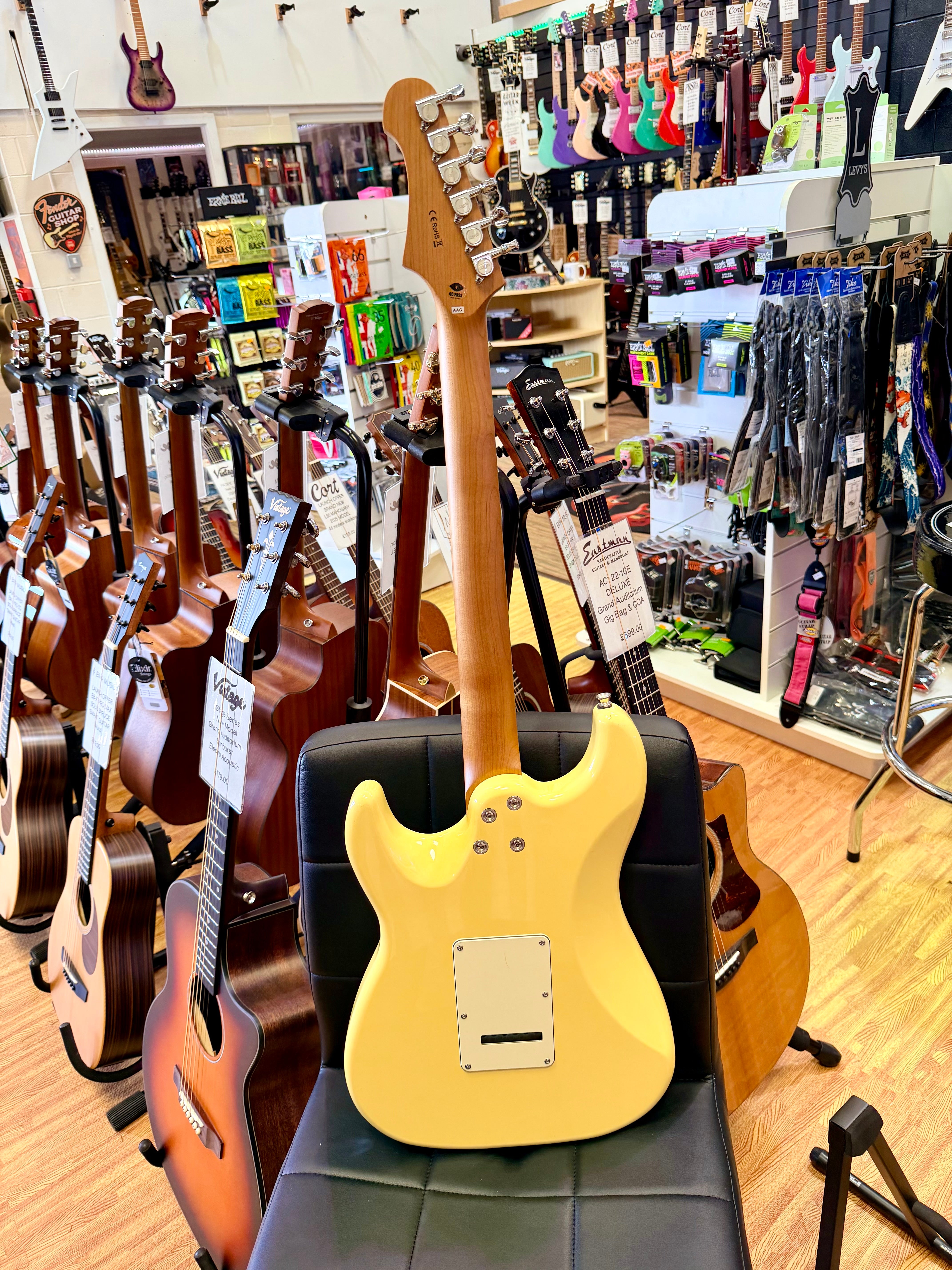 ⚡️NEW⚡️ JET JS-400 HSS Electric Guitar~ Vintage Yellow~ Strat~ 2026 Butterscotch