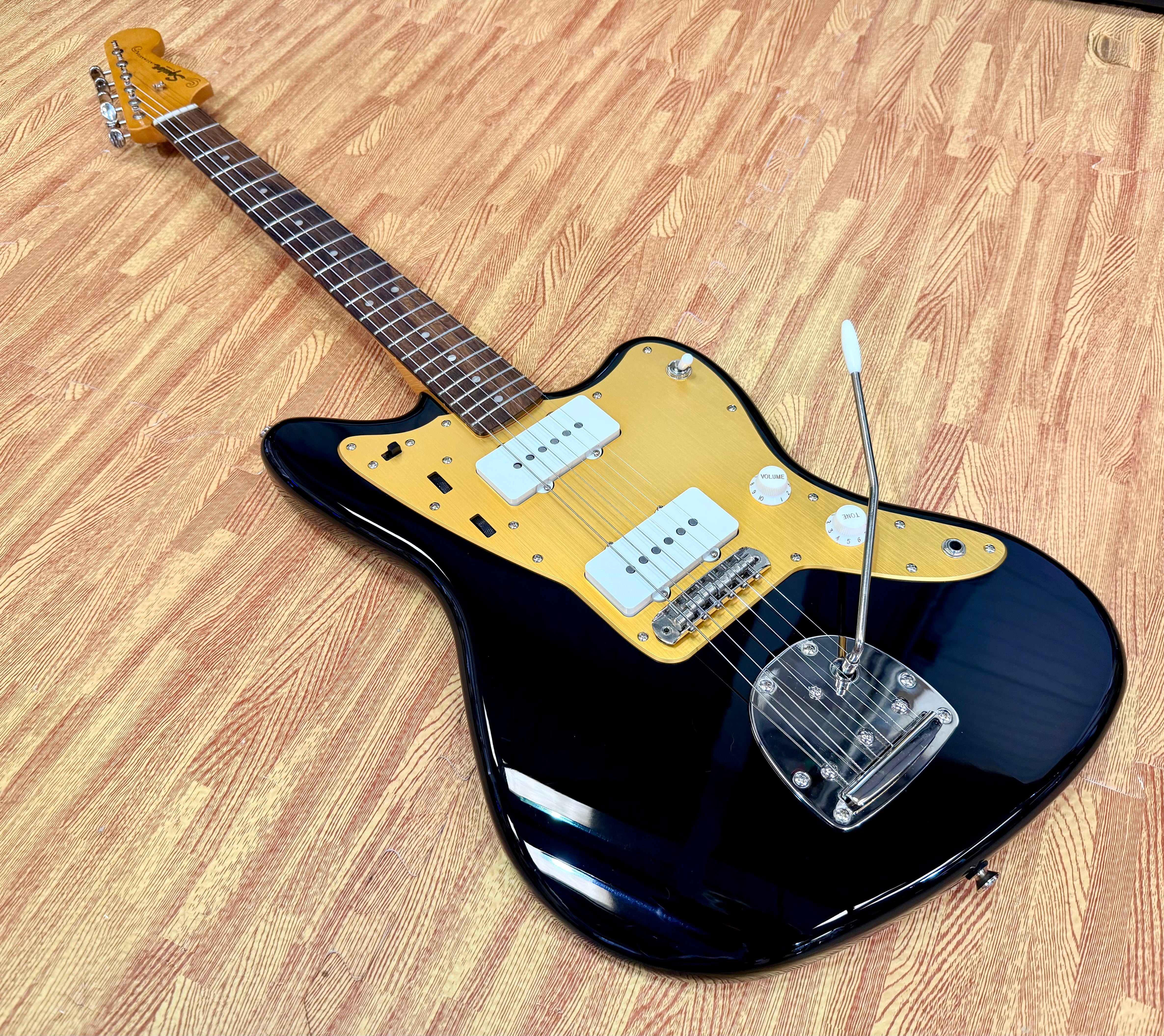 ✨1/250✨ Limited Edition Squier Classic Vibe 60’s Jazzmaster FSR Black & Gold!