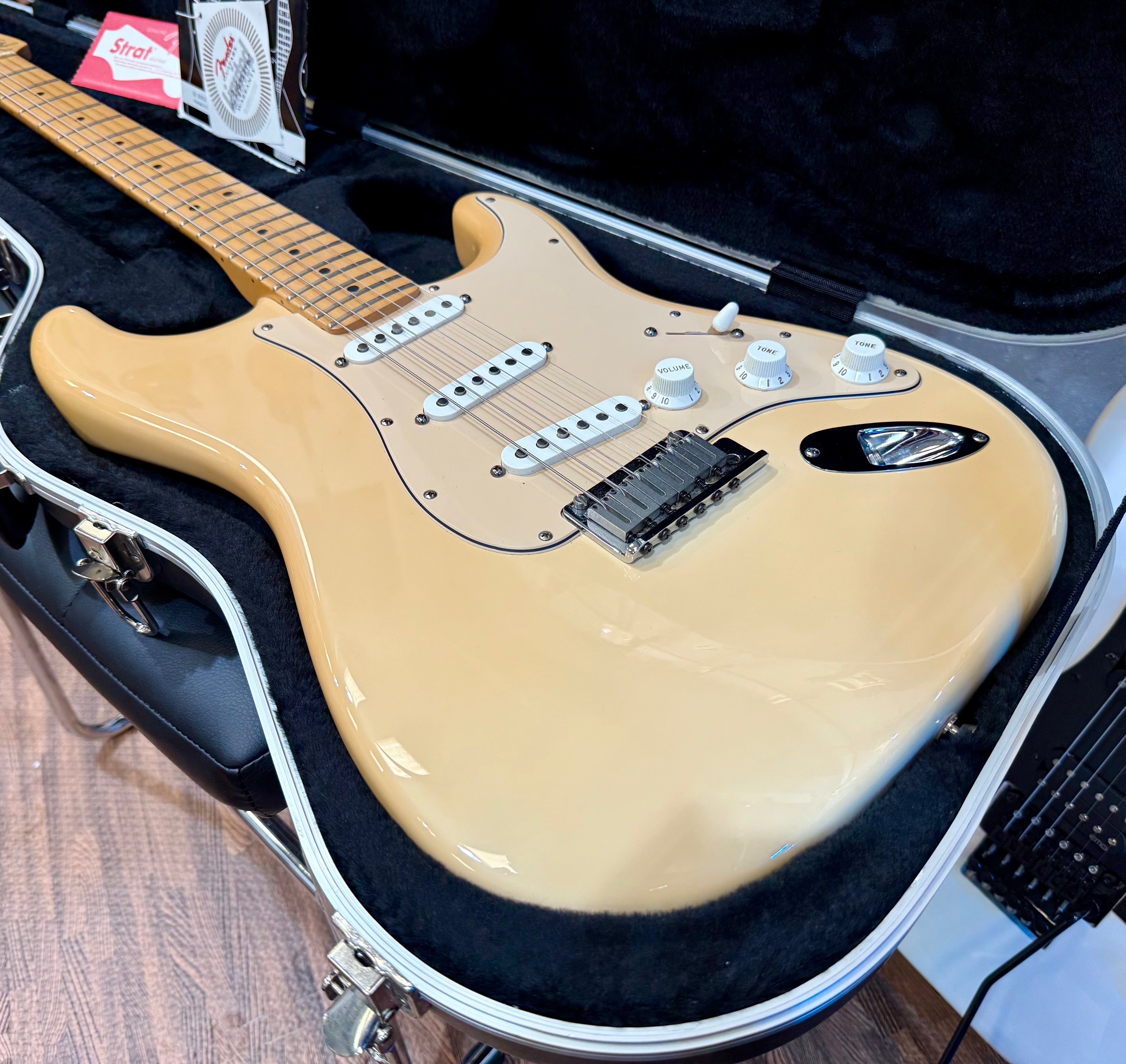 🌟2005 60th Anniversary🌟 Fender American Standard Stratocaster~ Vintage White!