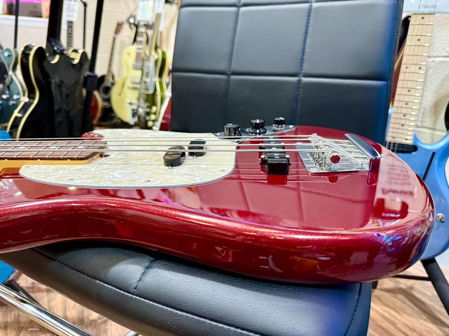 🔥2021 USA🔥 Fender American Performer Mustang Bass~ Aubergine Sparkle + COA!
