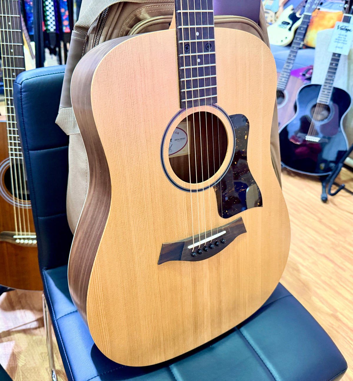 2026 Taylor Big Baby BBT Acoustic Guitar~ Natural~ Ex-Demo Mint + GigBag