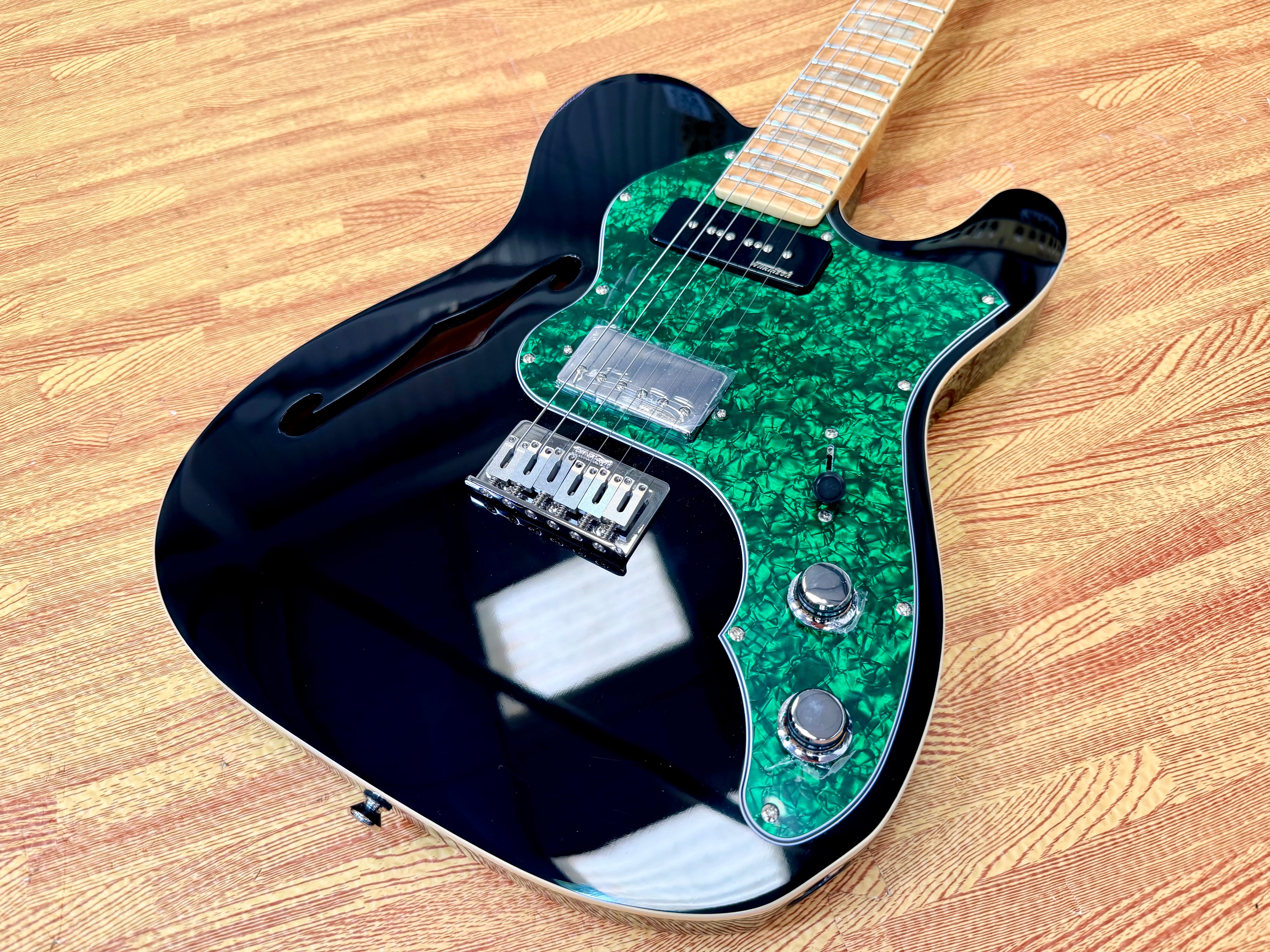 🔥LAST ONE🔥 Vintage 30th Anniversary V72 ReIssued~ Thinline~ Black + Gig Bag!