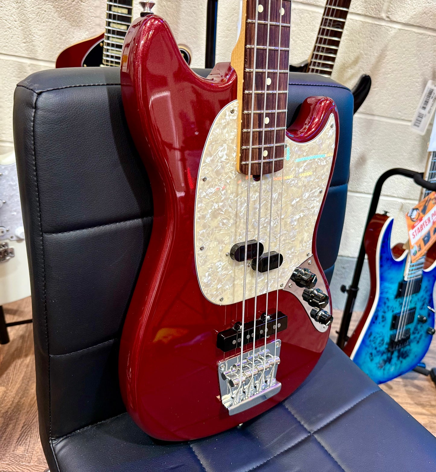 🔥2021 USA🔥 Fender American Performer Mustang Bass~ Aubergine Sparkle + COA!
