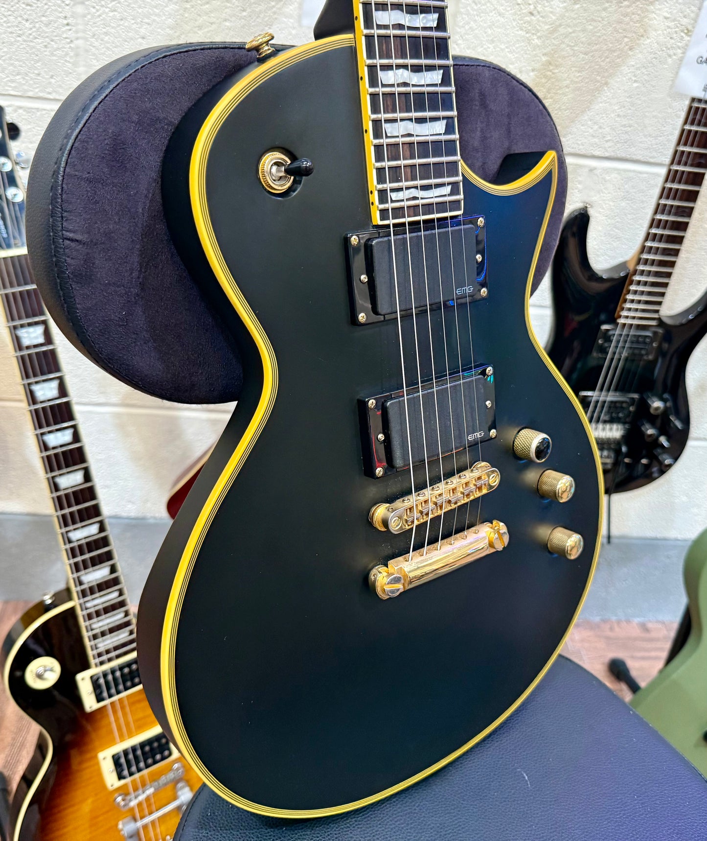 🔥2015 KOREAN🔥 ESP LTD EC-1000 Deluxe~ Vintage Matte Black~ EMG’s~ Hard Case!