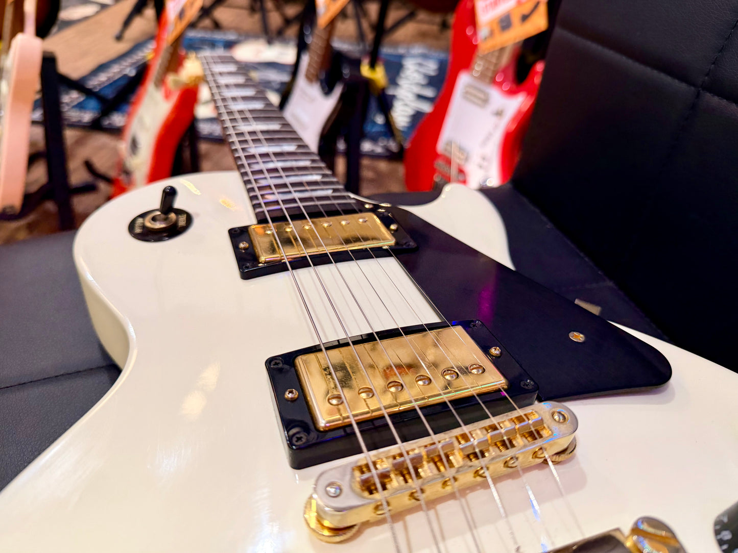 π2009π Gibson Les Paul Studio~ Alpine White & Gold~ Ebony Fretboard~ Gig Bag!