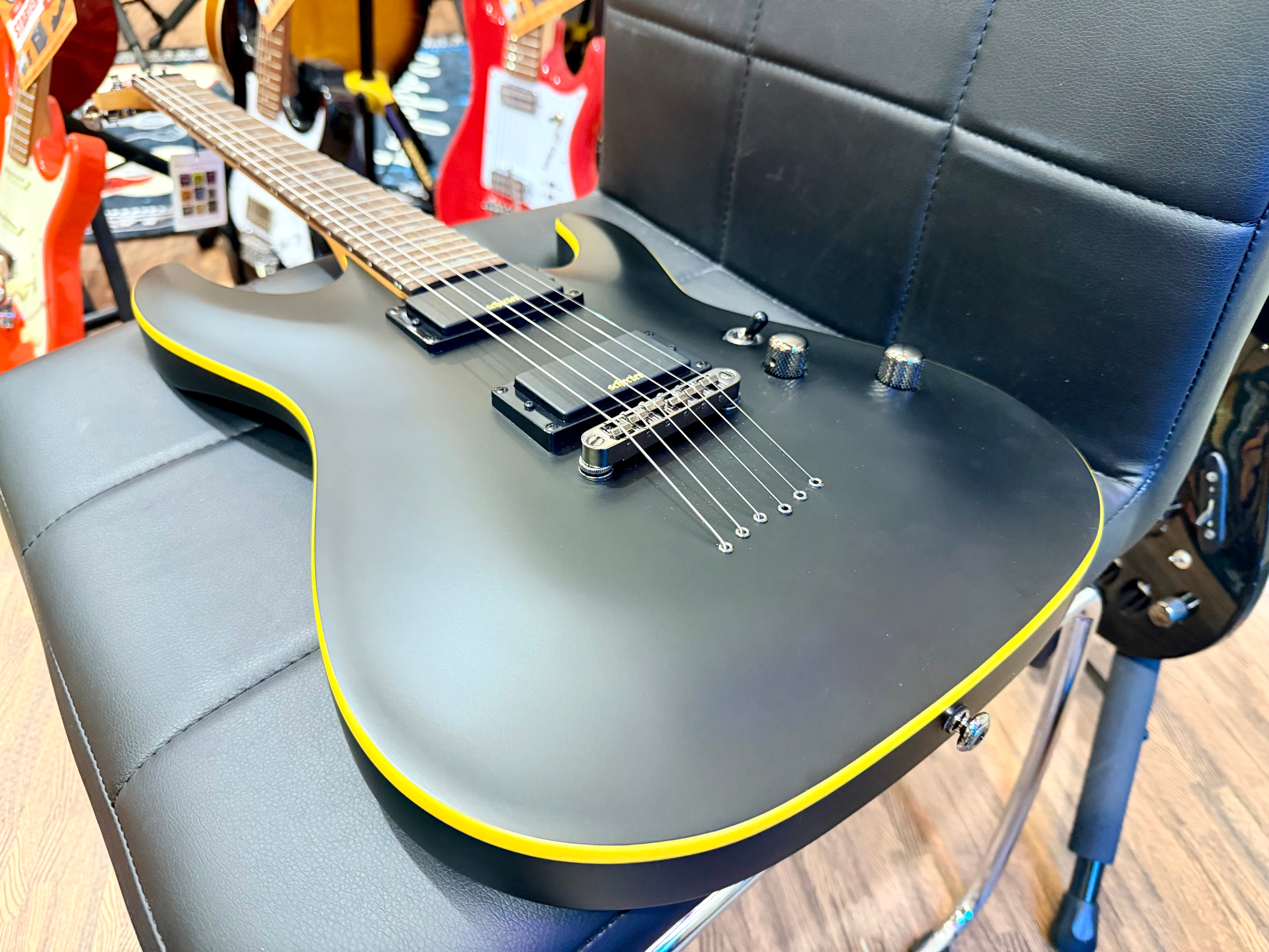 😈 NEW 2025 😈 Schecter Demon 6~ Aged Black Satin~ Diamond Active Pickups!