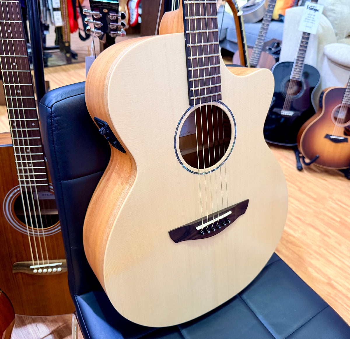 Faith FKV Naked Venus Electro-Acoustic~ All Solid Concert Guitar + GigBag