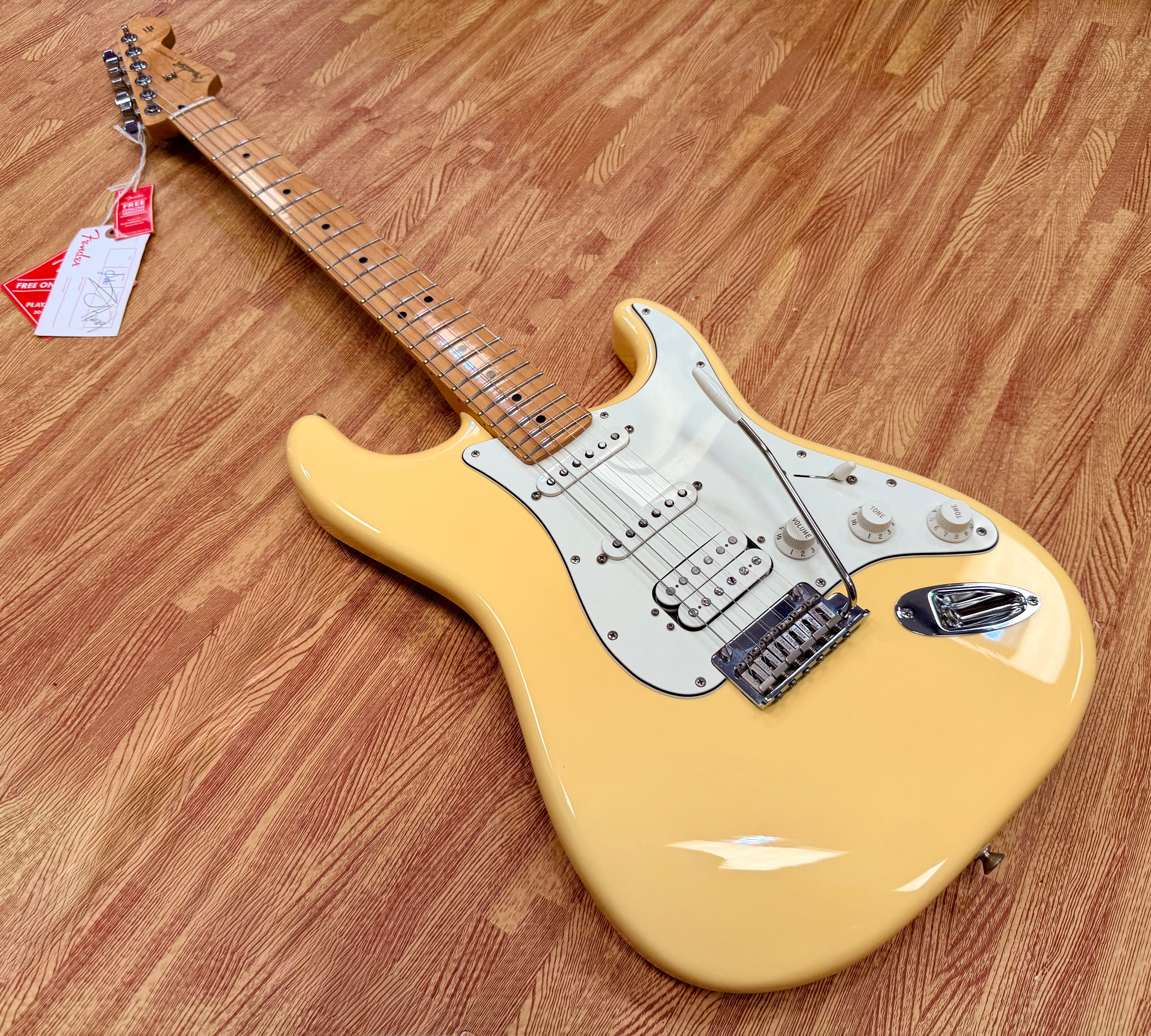 ✨MINT 2018✨ Fender Player Stratocaster HSS~ Buttercream Maple Neck + Gig Bag!