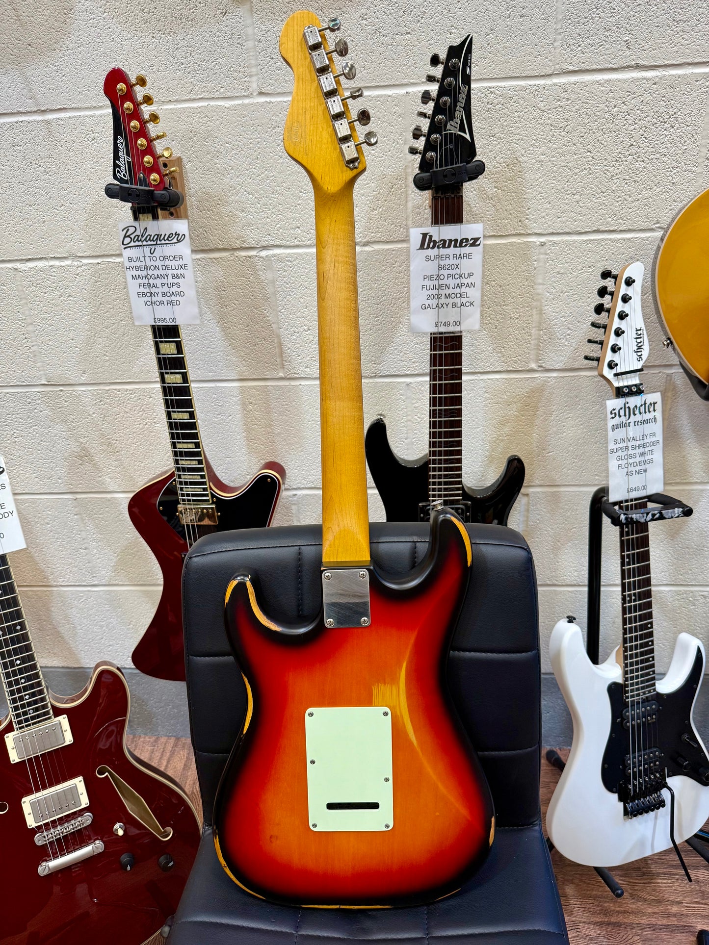 š„ Vintage V6 ICON Electric Guitar~ Distressed Sunburst Relic~ Stratocaster š„