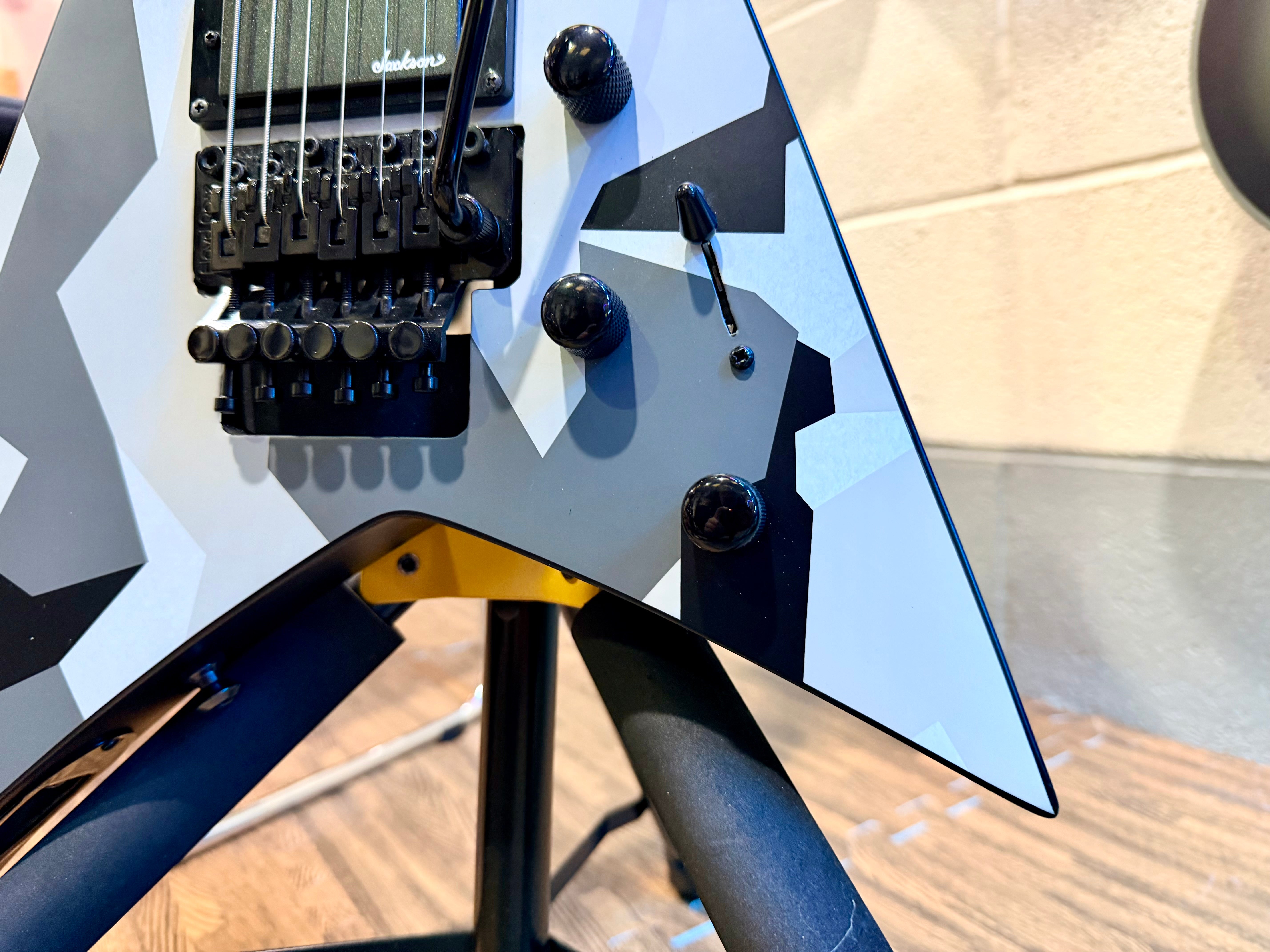 🔥2022🔥 Jackson Rhoads X Series RRX24 Winter Camo~ Hard Case~ Electric Guitar!