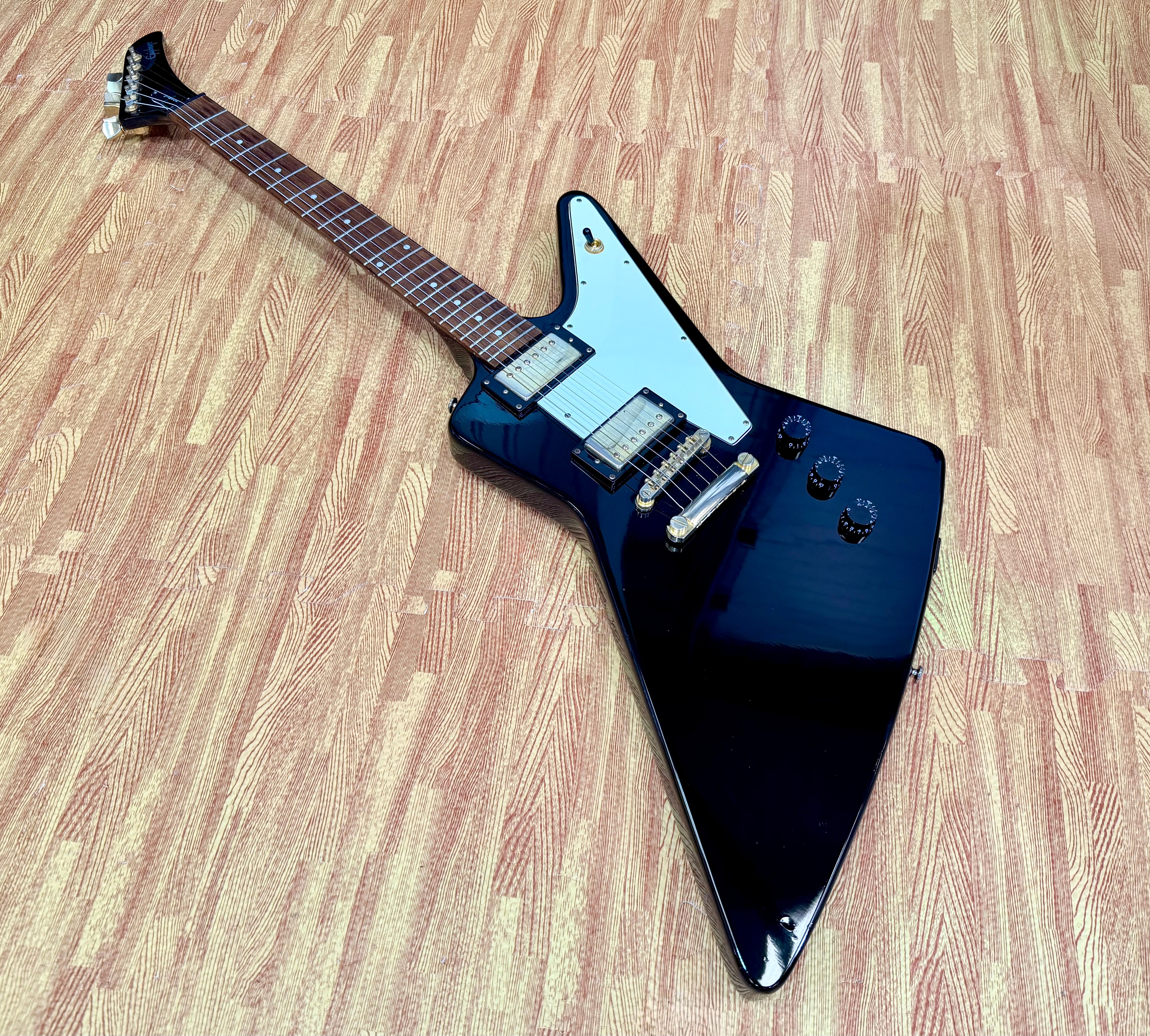 ⚡️2001⚡️ Epiphone ‘58 Explorer Black~ Korean Made 1958 ~ Gold Hardware~ Unsung MIK!
