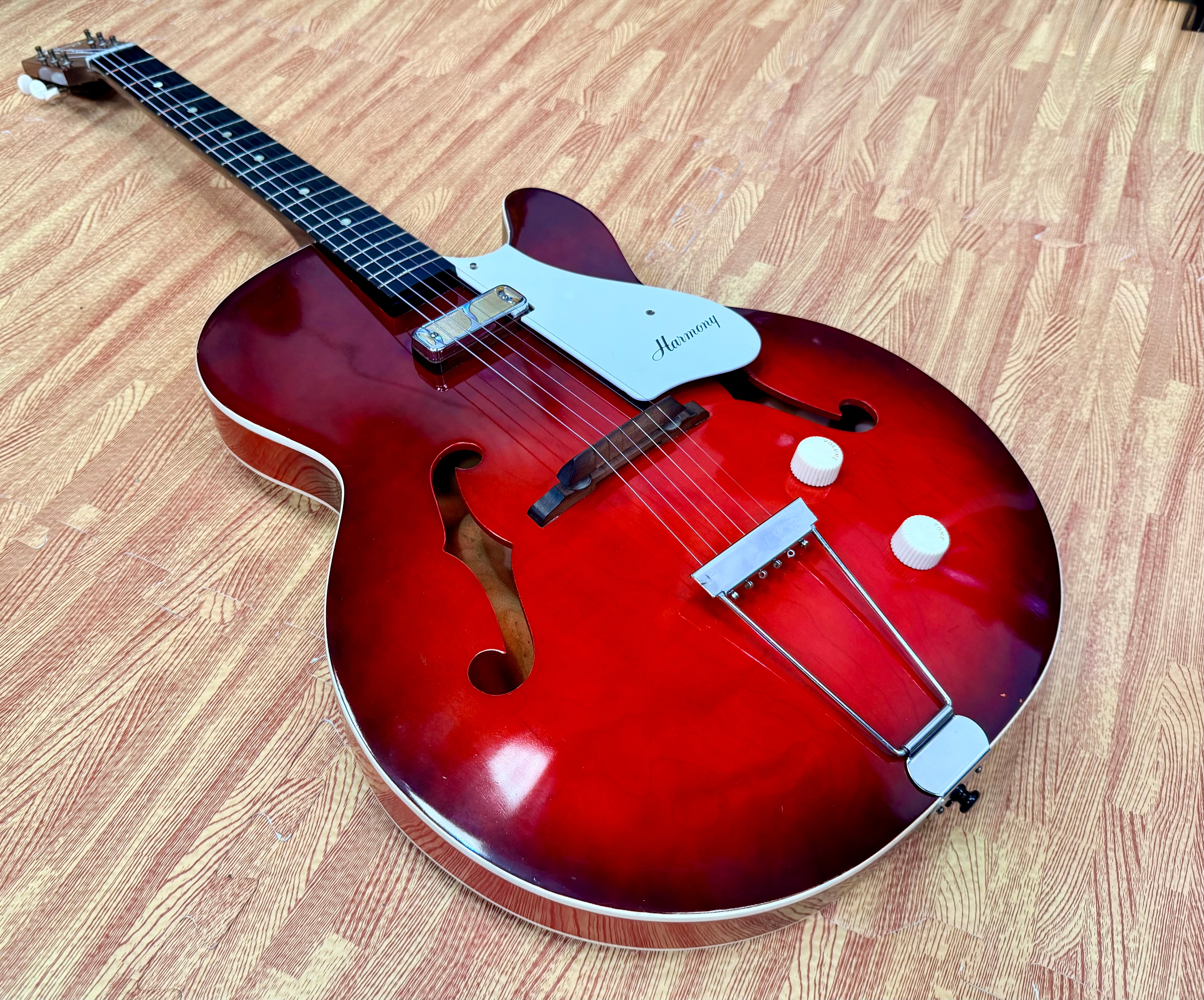 ✨VINTAGE✨ 1963 Harmony H53 Rocket~ Made in USA~ Semi-Hollow D’Armond P’up + Case